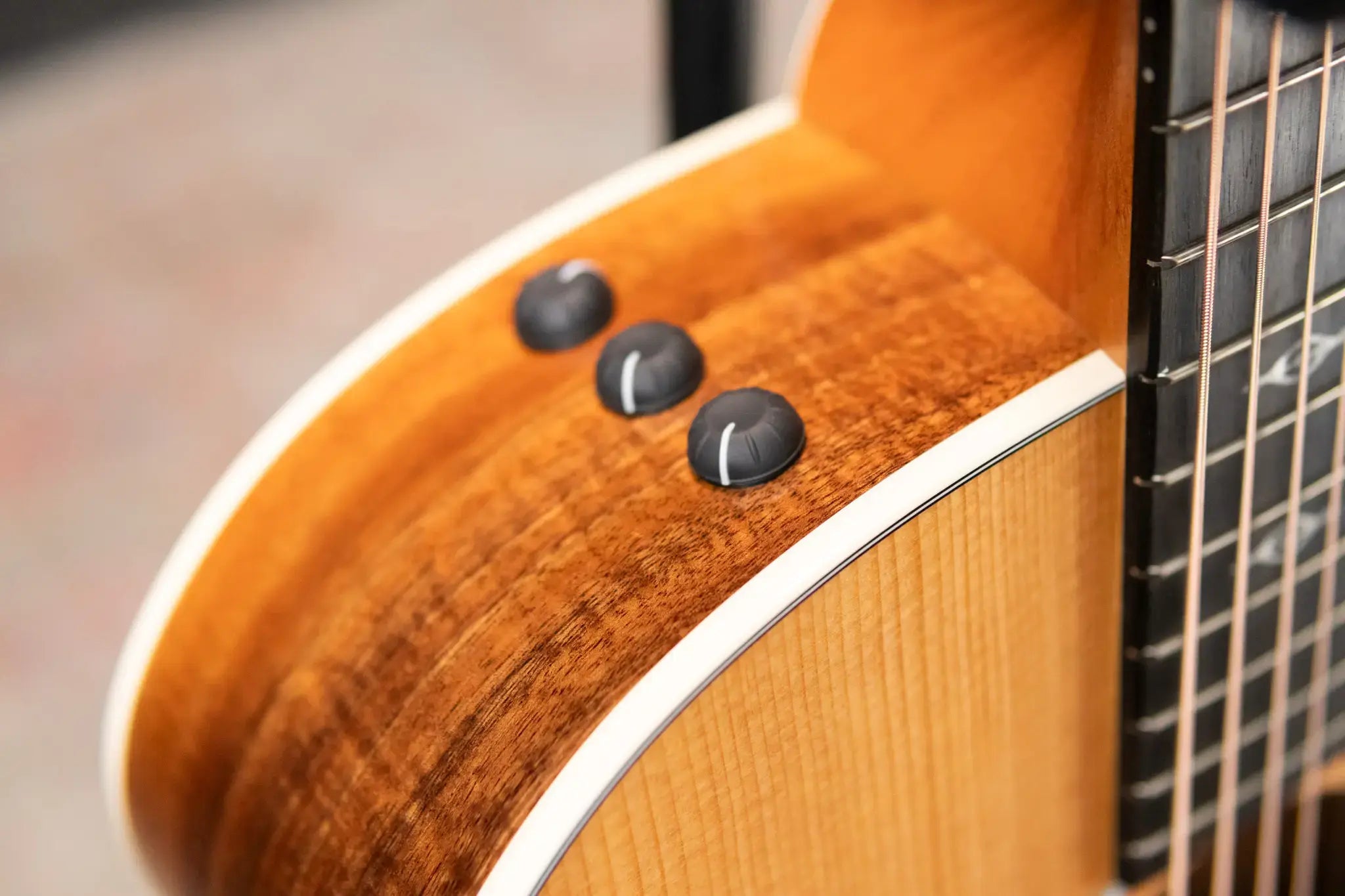 Taylor 214ce-K DLX Grand Auditorium Acoustic/Electric Guitar with Hardshell Case - Factory Demo