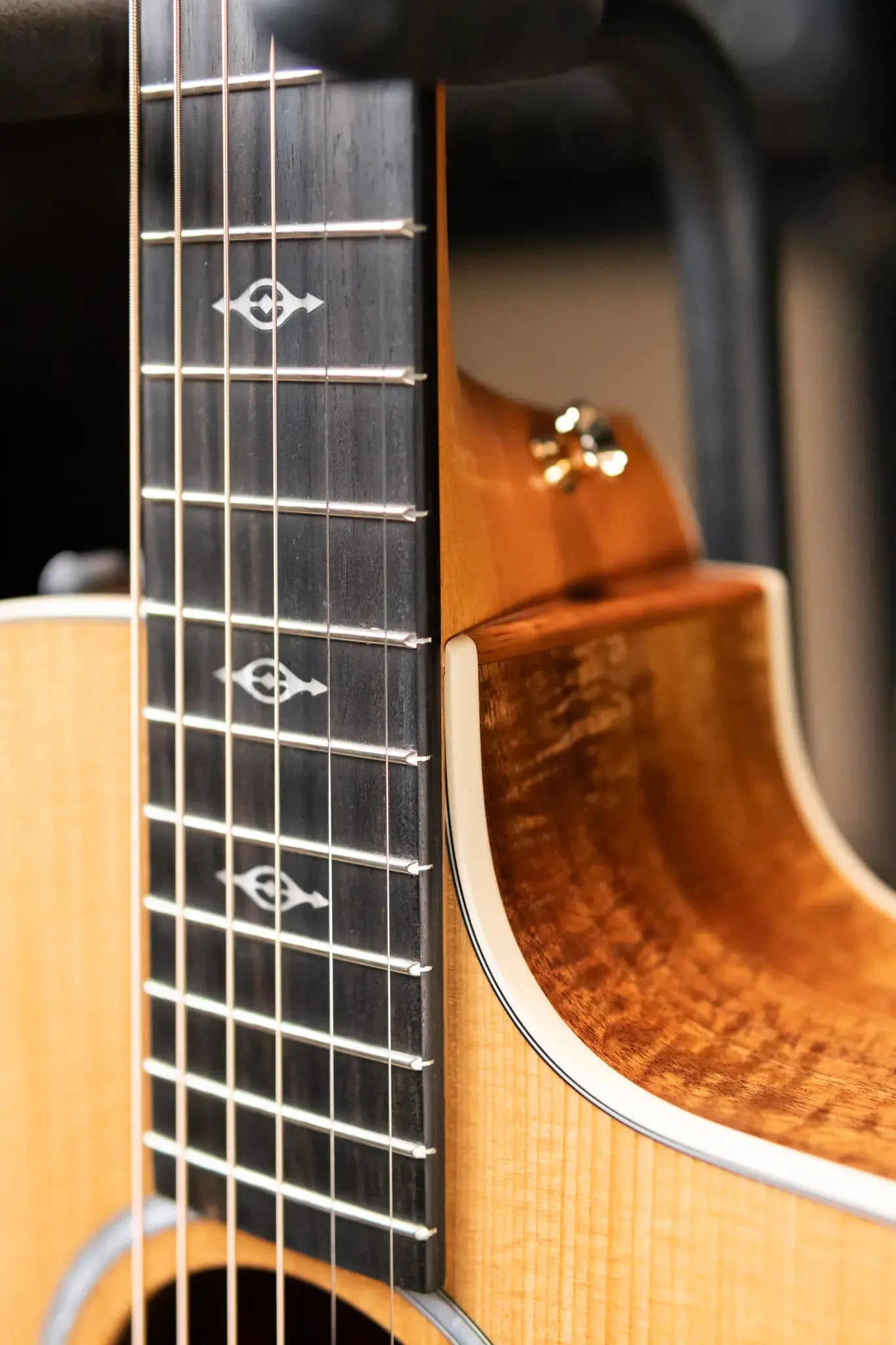 Taylor 214ce-K DLX Grand Auditorium Acoustic/Electric Guitar with Hardshell Case - Factory Demo