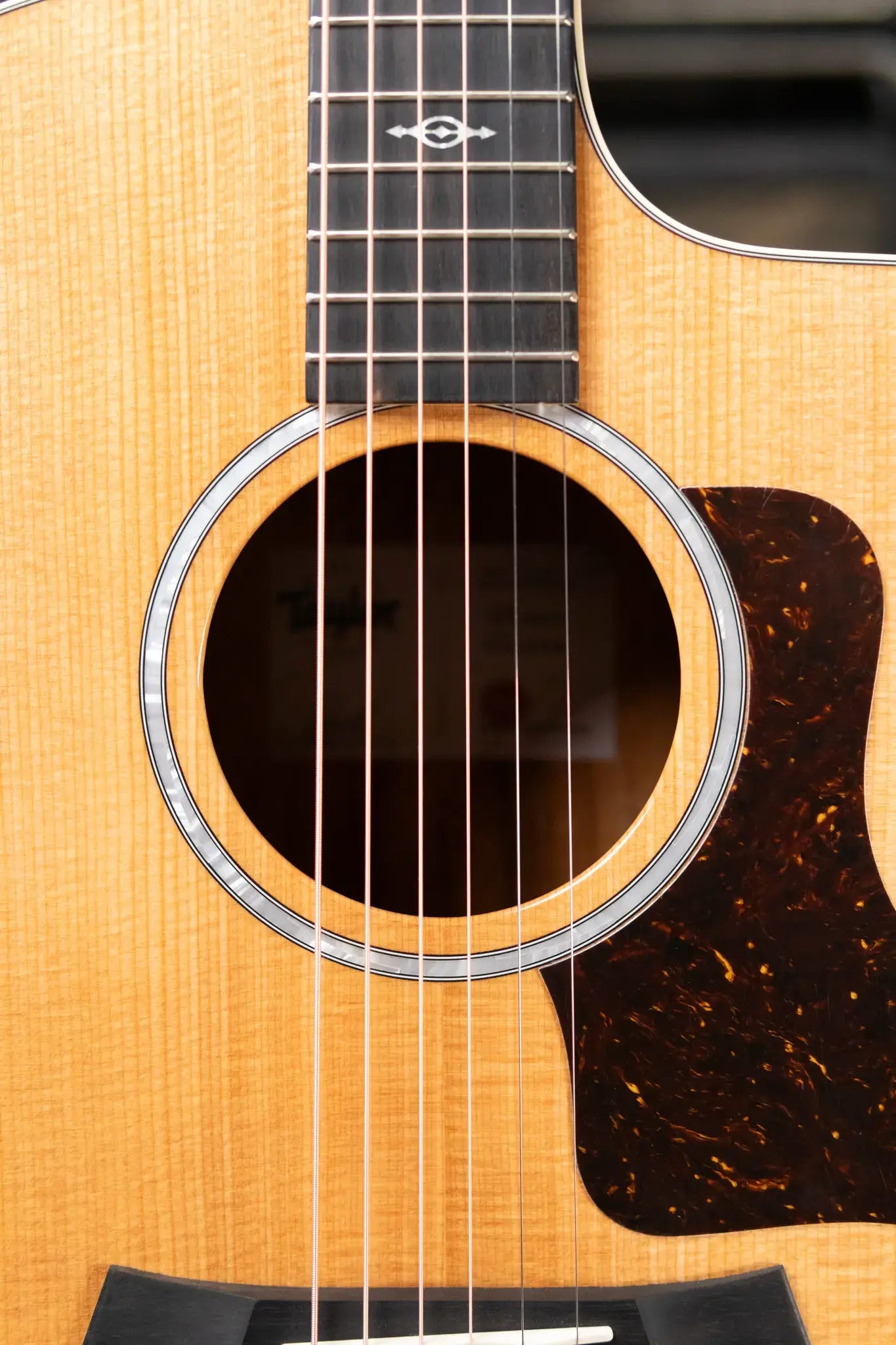 Taylor 214ce-K DLX Grand Auditorium Acoustic/Electric Guitar with Hardshell Case - Factory Demo