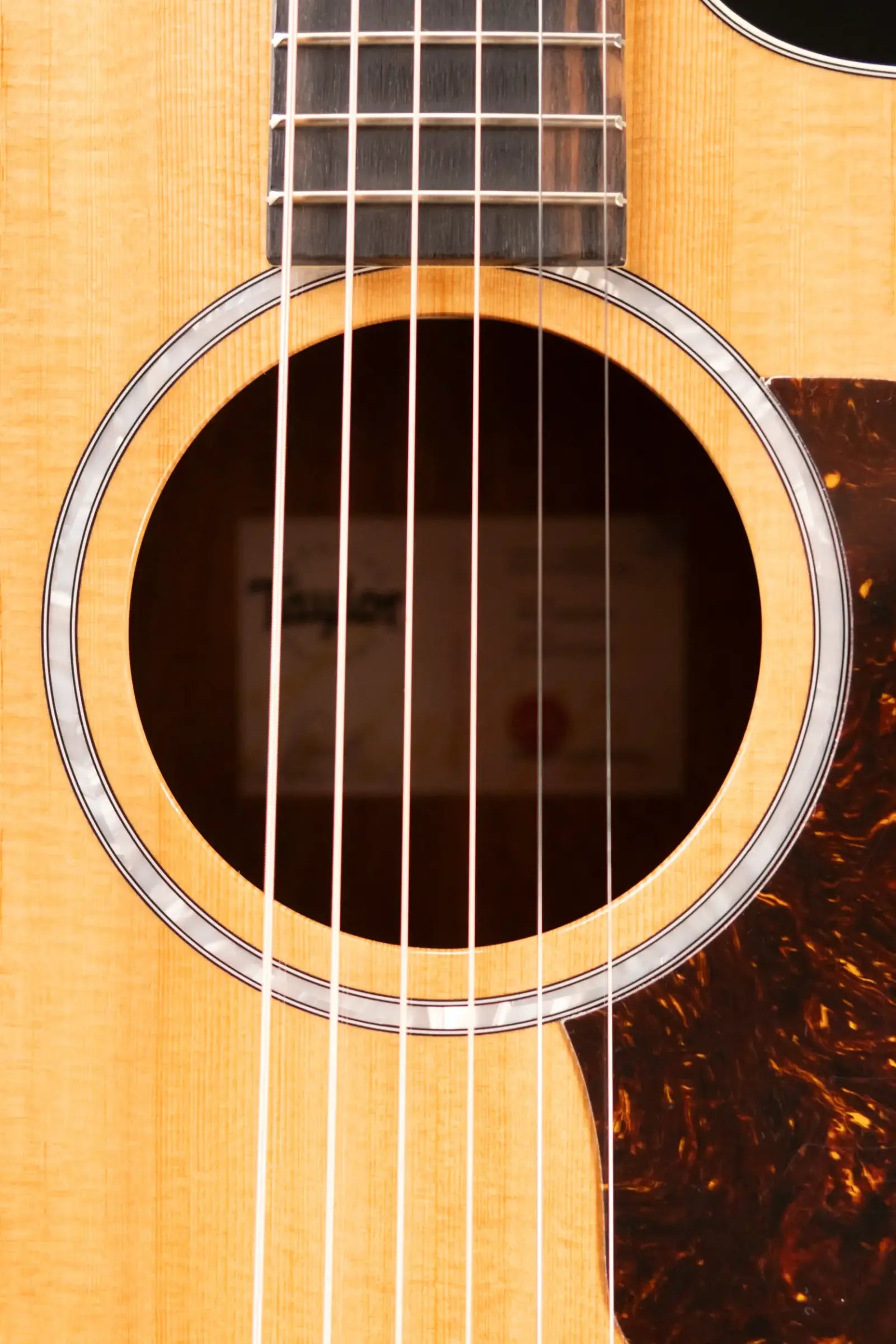 Taylor 214ce-K DLX Grand Auditorium Acoustic/Electric Guitar with Hardshell Case