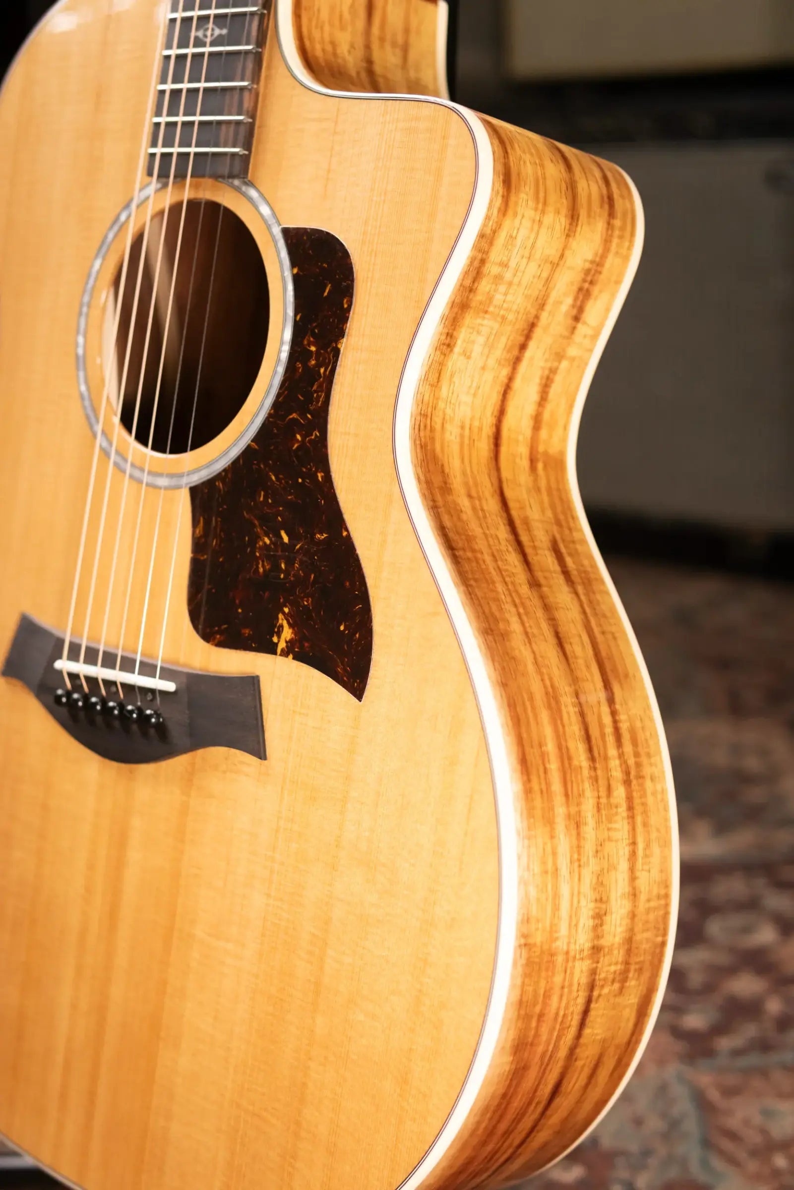 Taylor 214ce-K DLX Grand Auditorium Acoustic/Electric Guitar with Hardshell Case