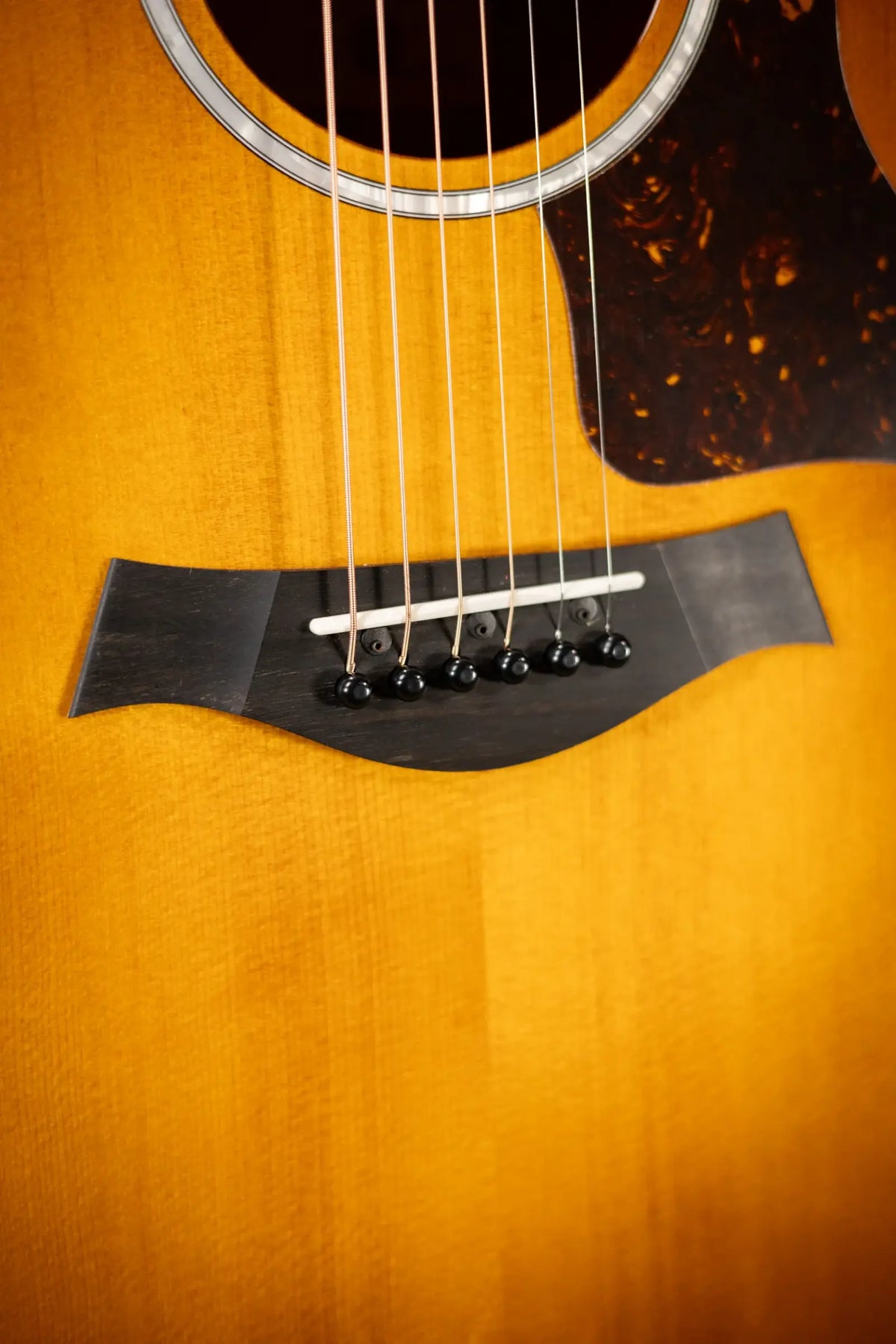 Taylor 214ce-K DLX Special Edition Grand Auditorium Acoustic/Electric Guitar - Honeyburst with Hardshell Case