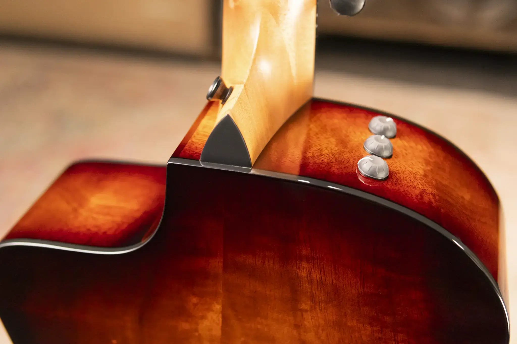 Taylor 214ce-K SB Plus Grand Auditorium Acoustic/Electric Guitar - Sunburst with Aerocase