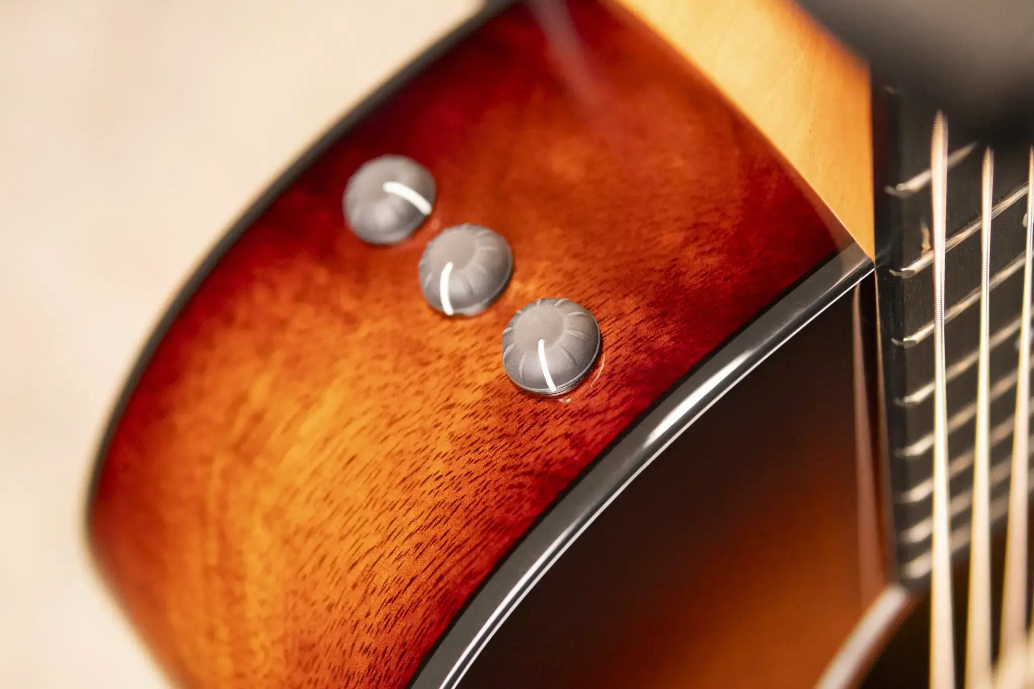 Taylor 214ce-K SB Plus Grand Auditorium Acoustic/Electric Guitar - Sunburst with Aerocase