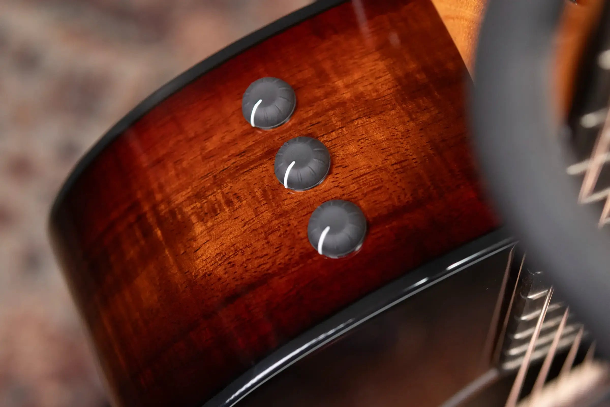 Taylor 214ce-K SB Plus Grand Auditorium Acoustic/Electric Guitar - Sunburst with Aerocase