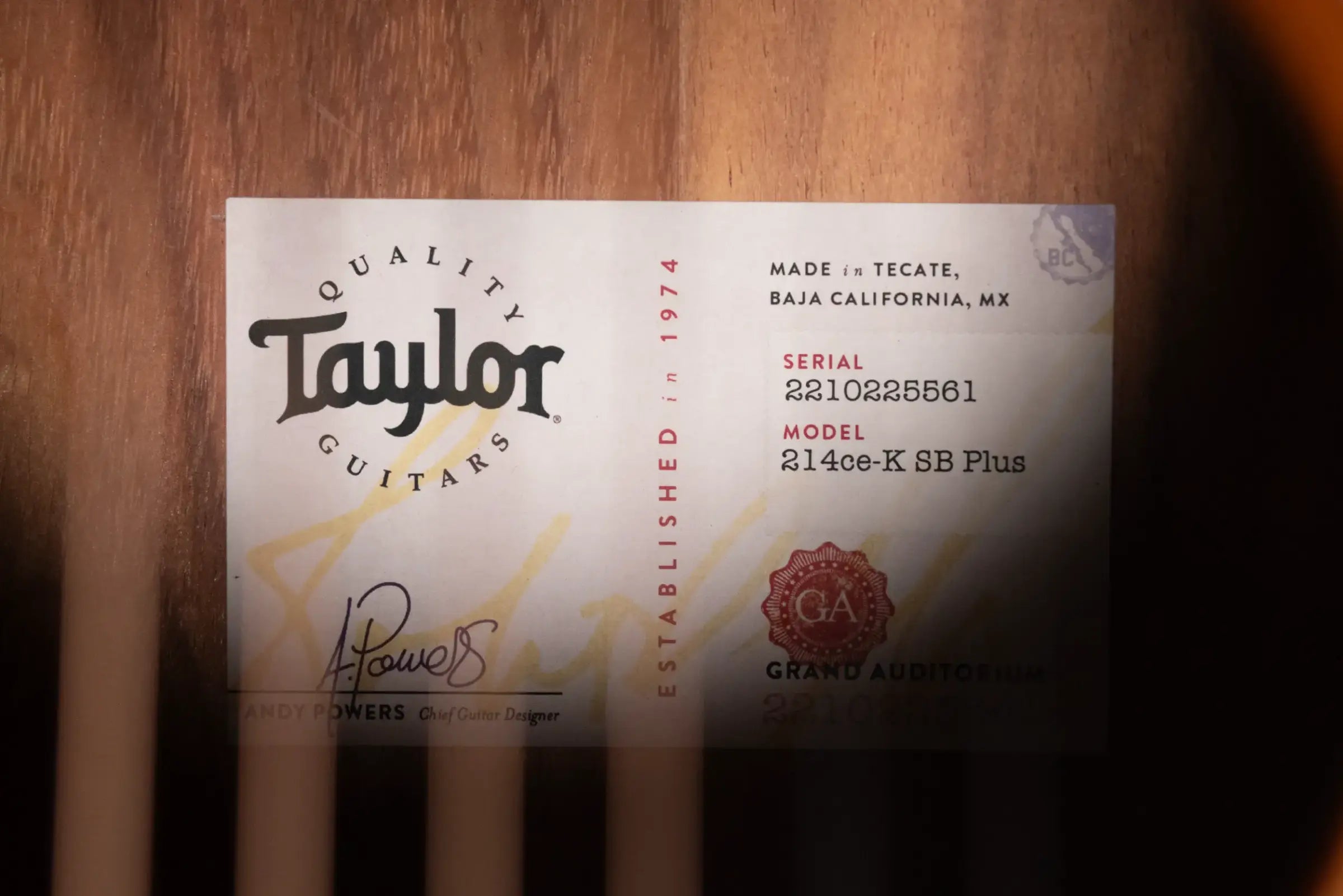 Taylor 214ce-K SB Plus Grand Auditorium Acoustic/Electric Guitar - Sunburst with Aerocase