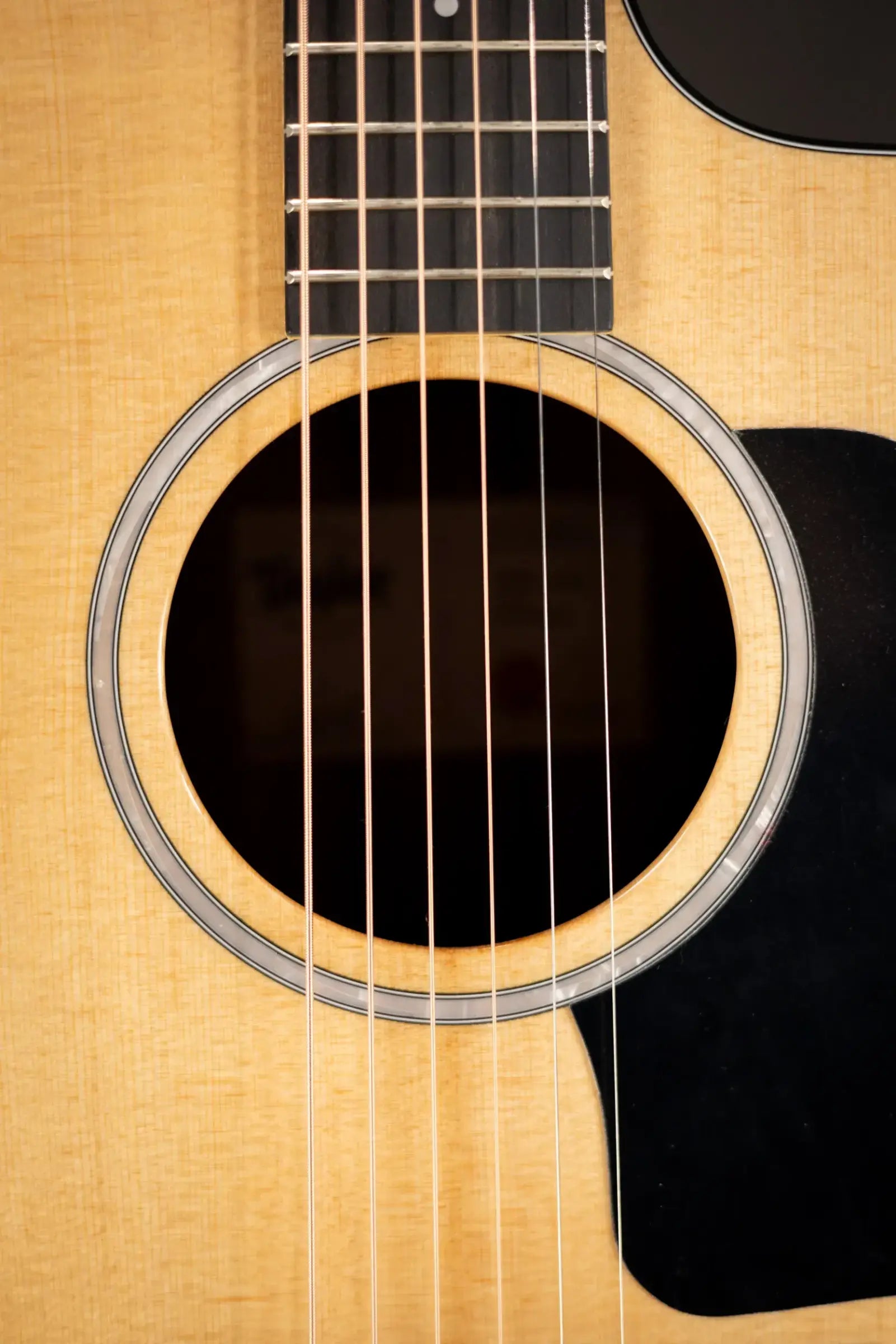 Taylor 214ce Plus Grand Auditorium Acoustic/Electric Guitar with Aerocase