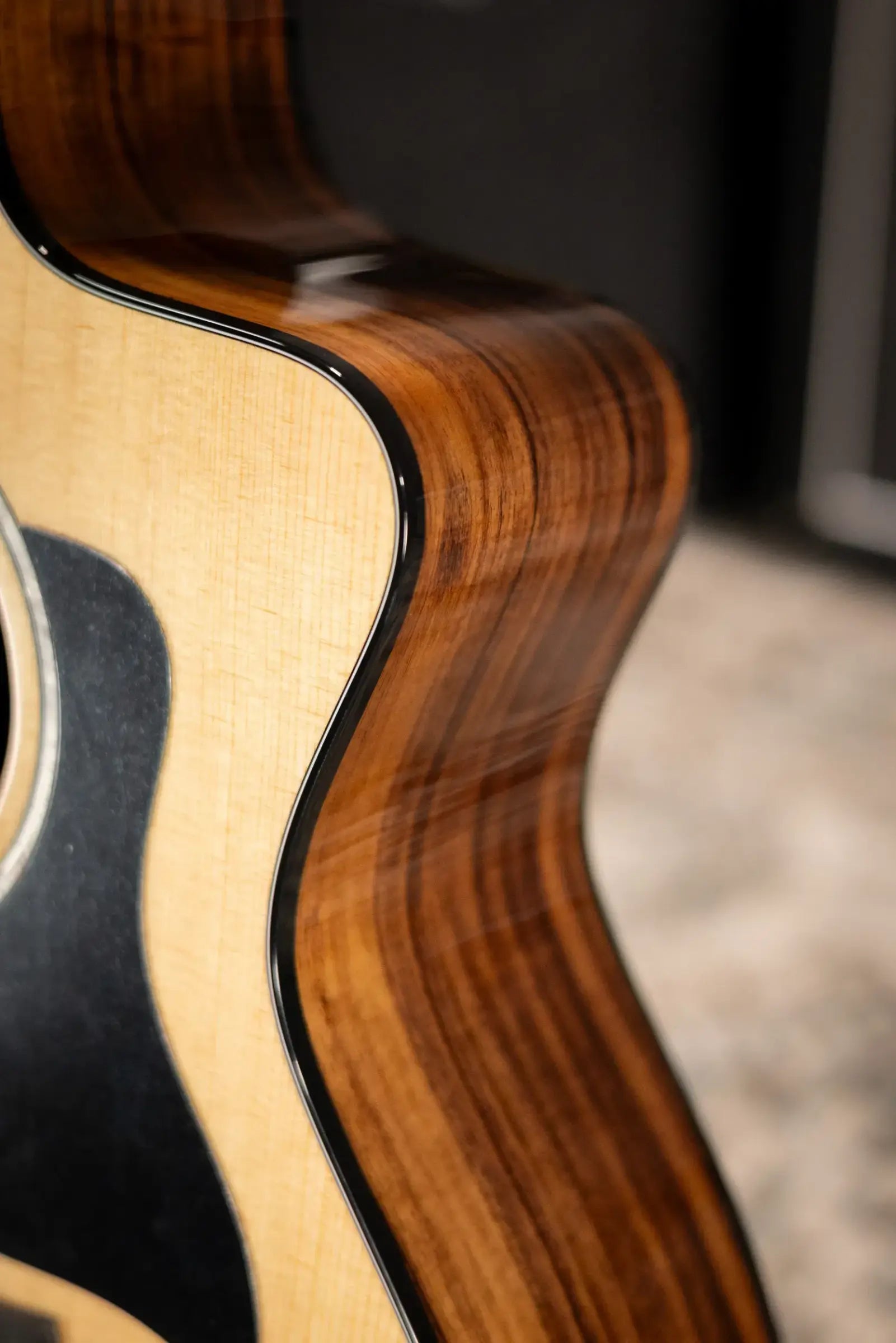 Taylor 214ce Plus Grand Auditorium Acoustic/Electric Guitar with Aerocase