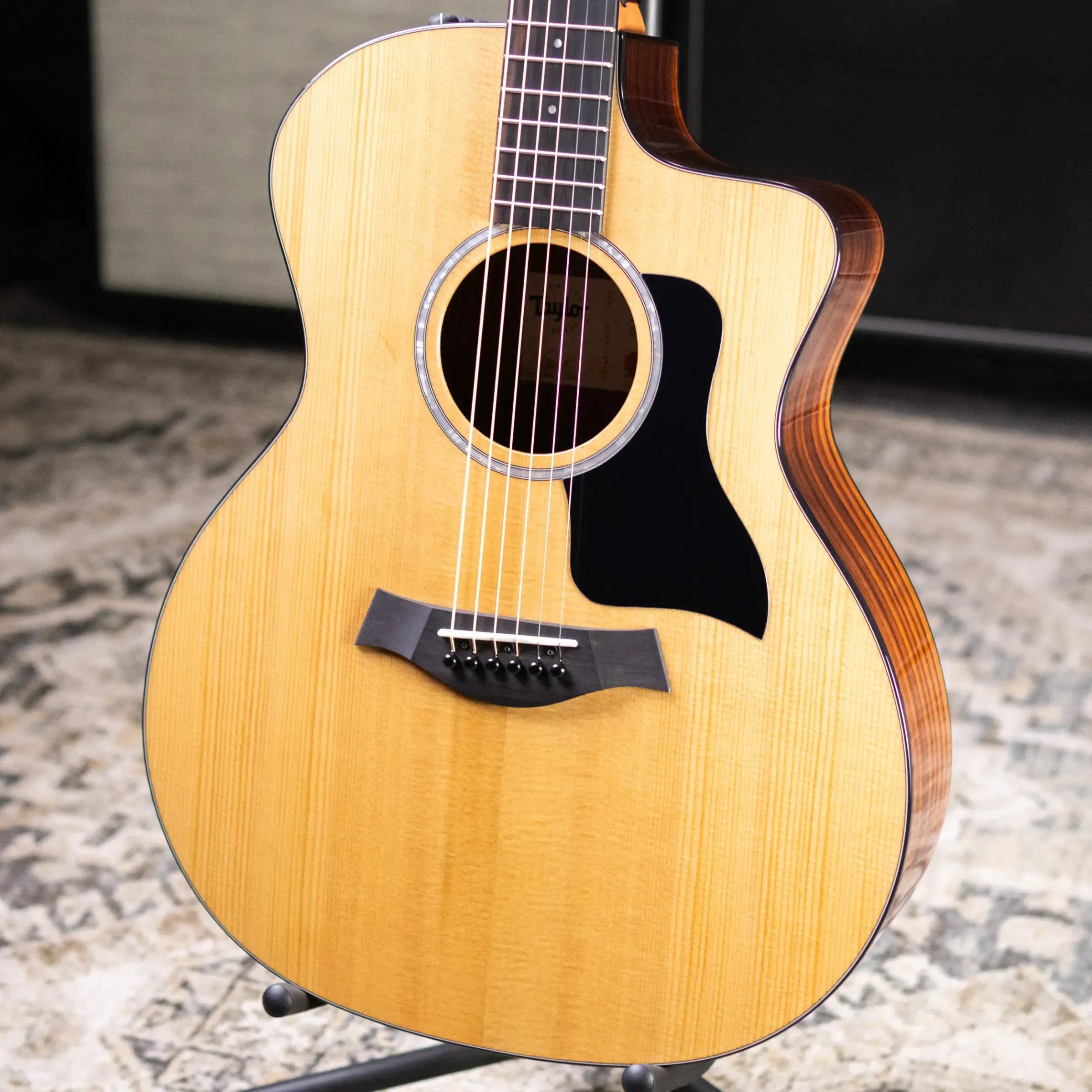 Taylor 214ce Plus Grand Auditorium Acoustic/Electric Guitar with Aerocase