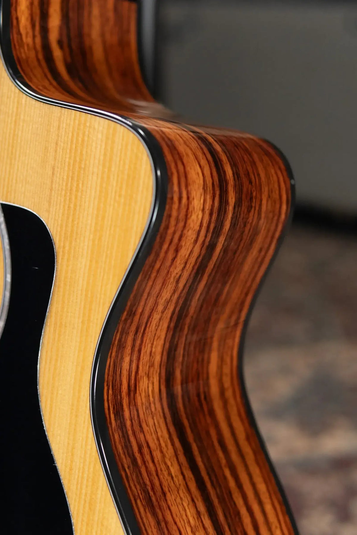 Taylor 214ce Plus Grand Auditorium Acoustic/Electric Guitar with Aerocase