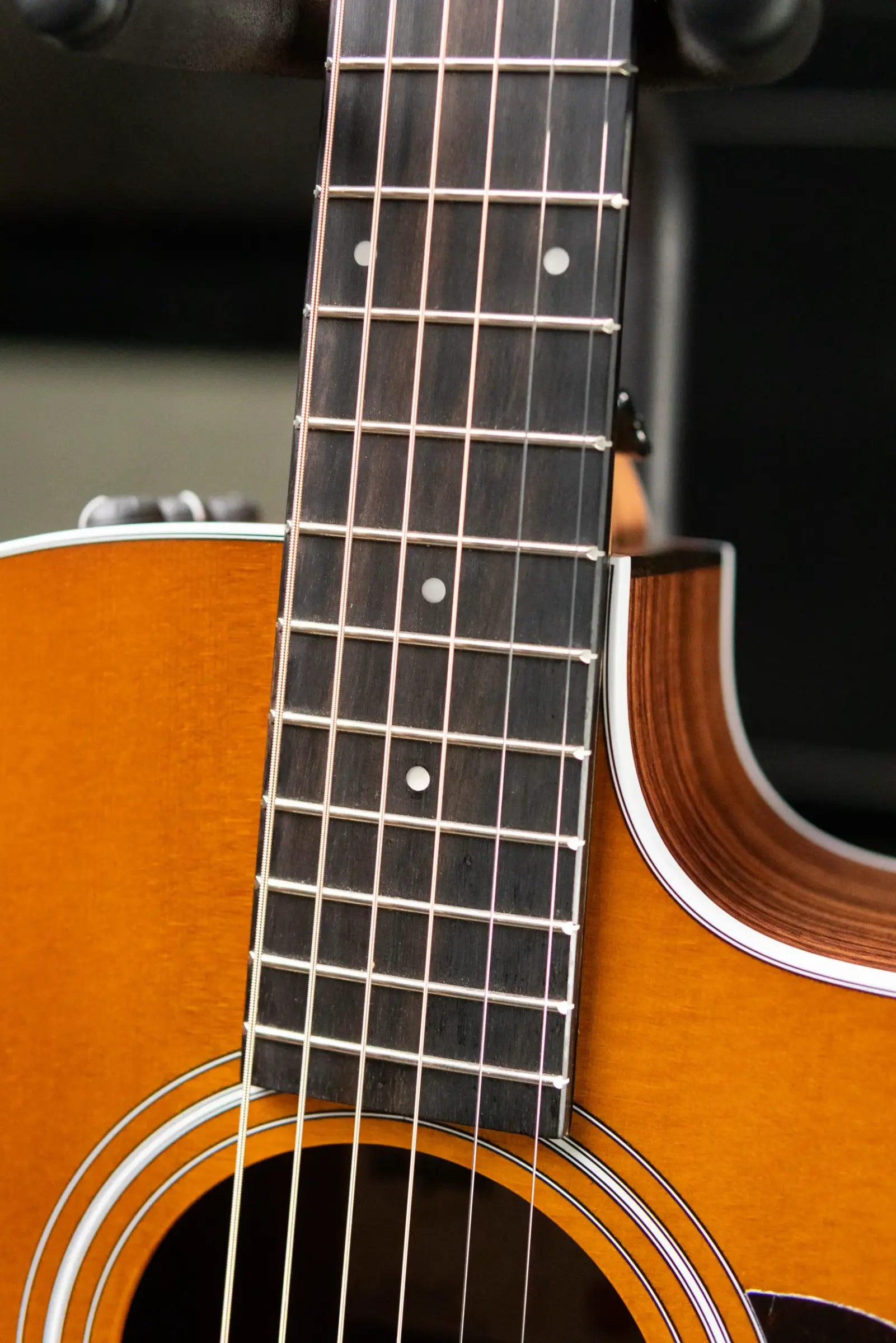 Taylor 214ce Special Edition Grand Auditorium Acoustic/Electric Guitar - Honeyburst with Gig Bag