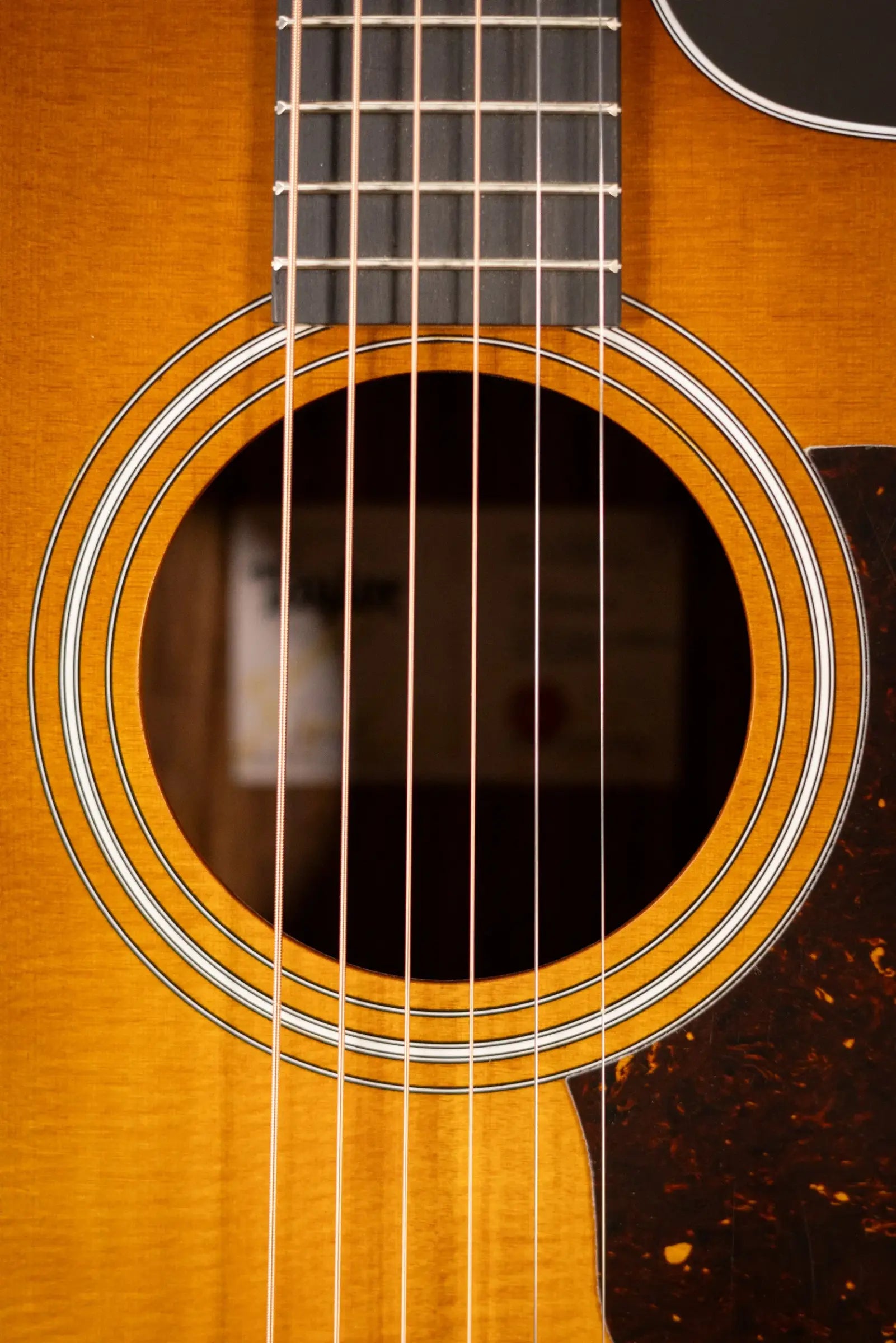 Taylor 214ce Special Edition Grand Auditorium Acoustic/Electric Guitar - Honeyburst with Gig Bag
