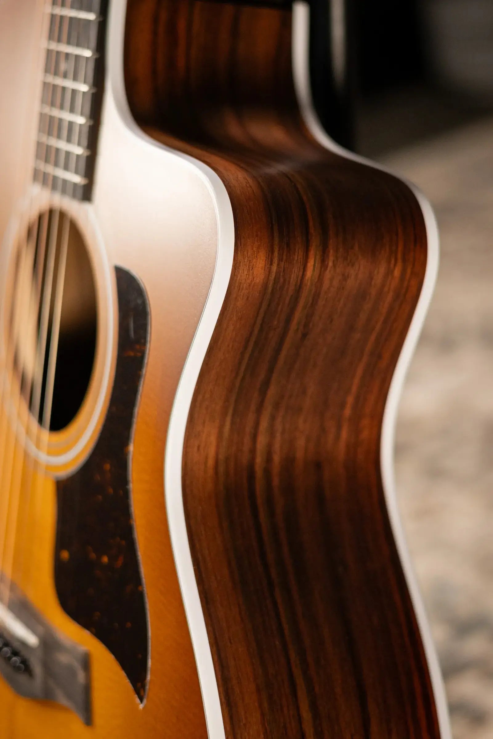 Taylor 214ce Special Edition Grand Auditorium Acoustic/Electric Guitar - Honeyburst with Gig Bag