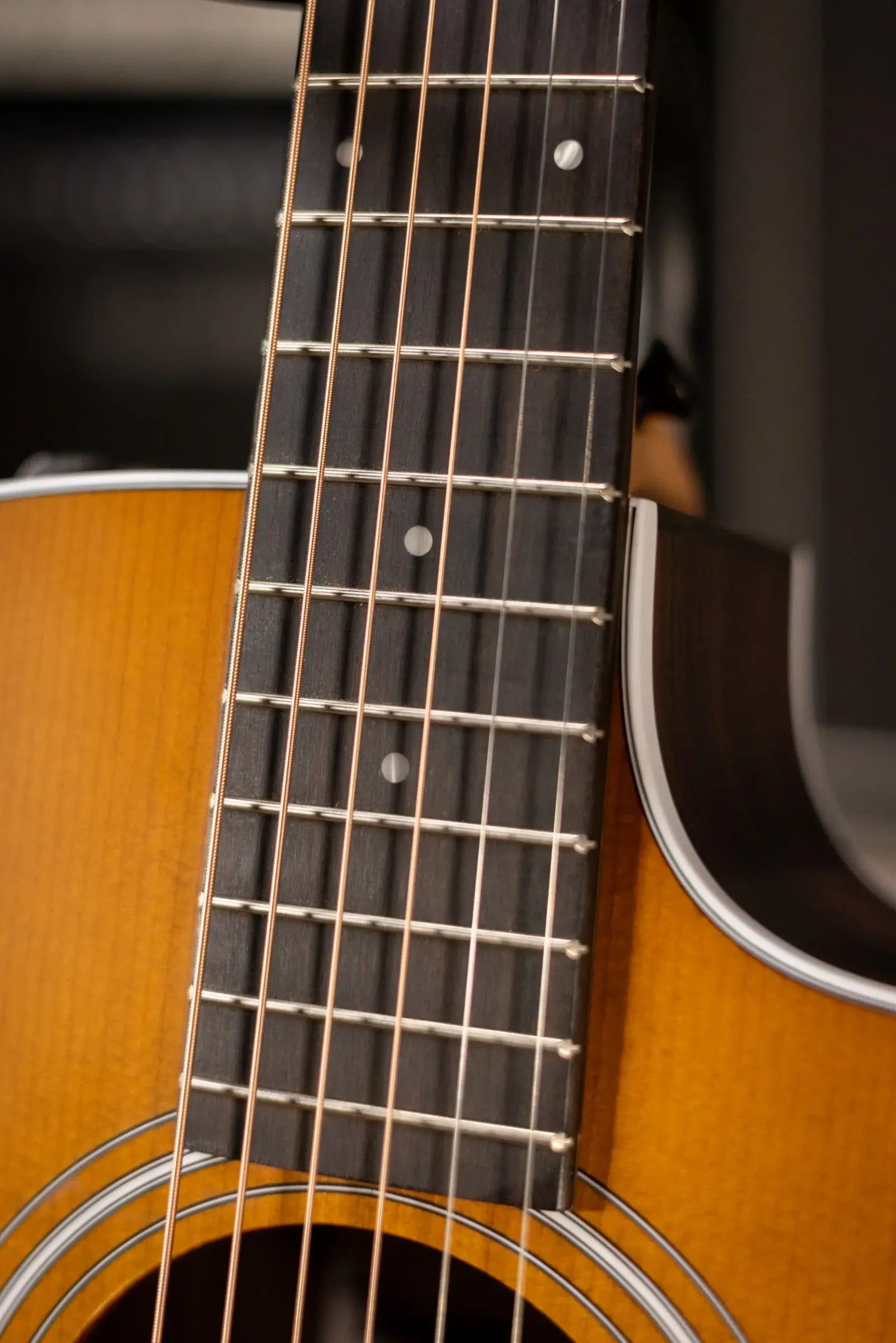 Taylor 214ce Special Edition Grand Auditorium Acoustic/Electric Guitar - Honeyburst with Gig Bag