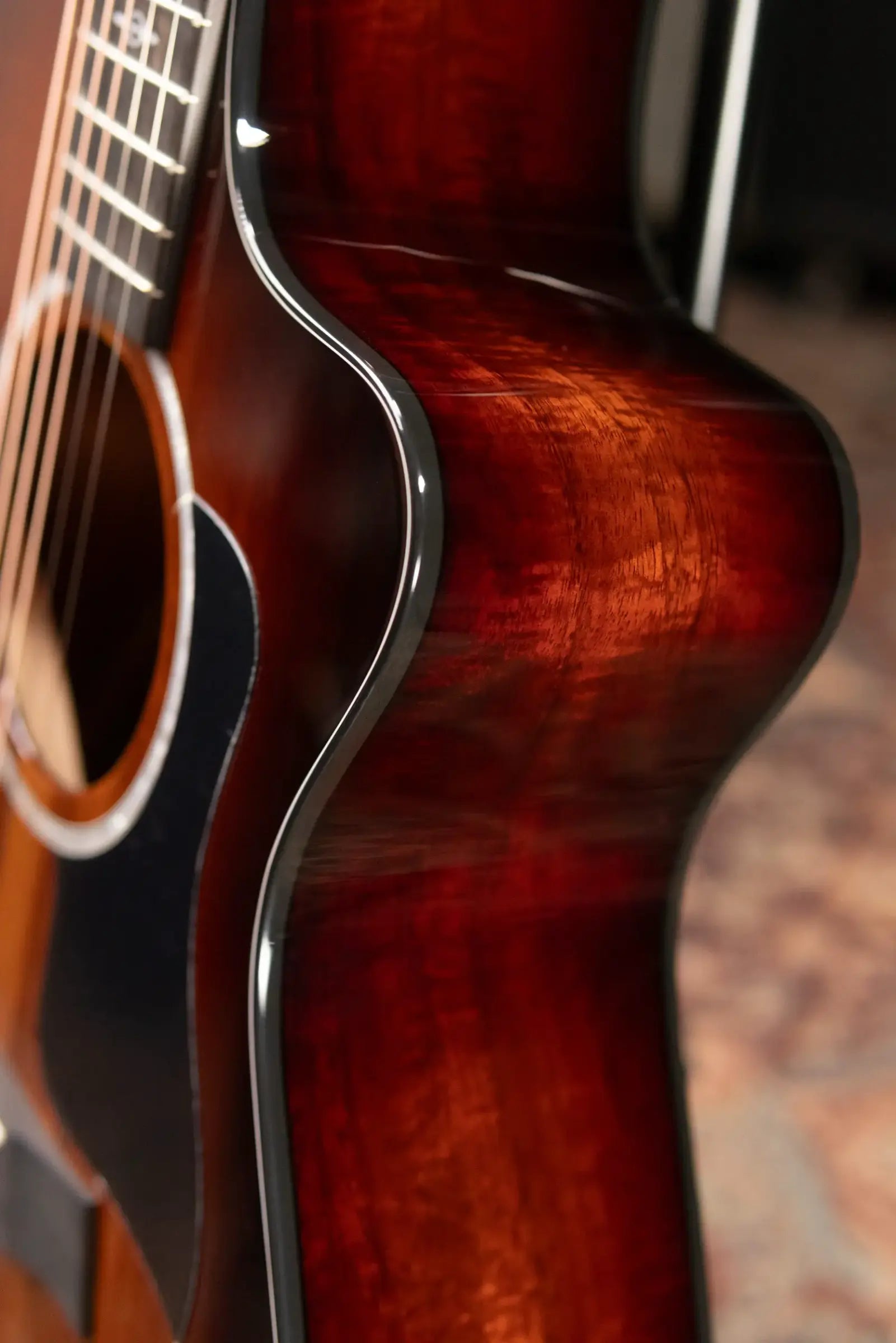 Taylor 222ce-K DLX Grand Concert Acoustic/Electric Guitar - Shaded Edgeburst with Hardshell Case - Factory Demo