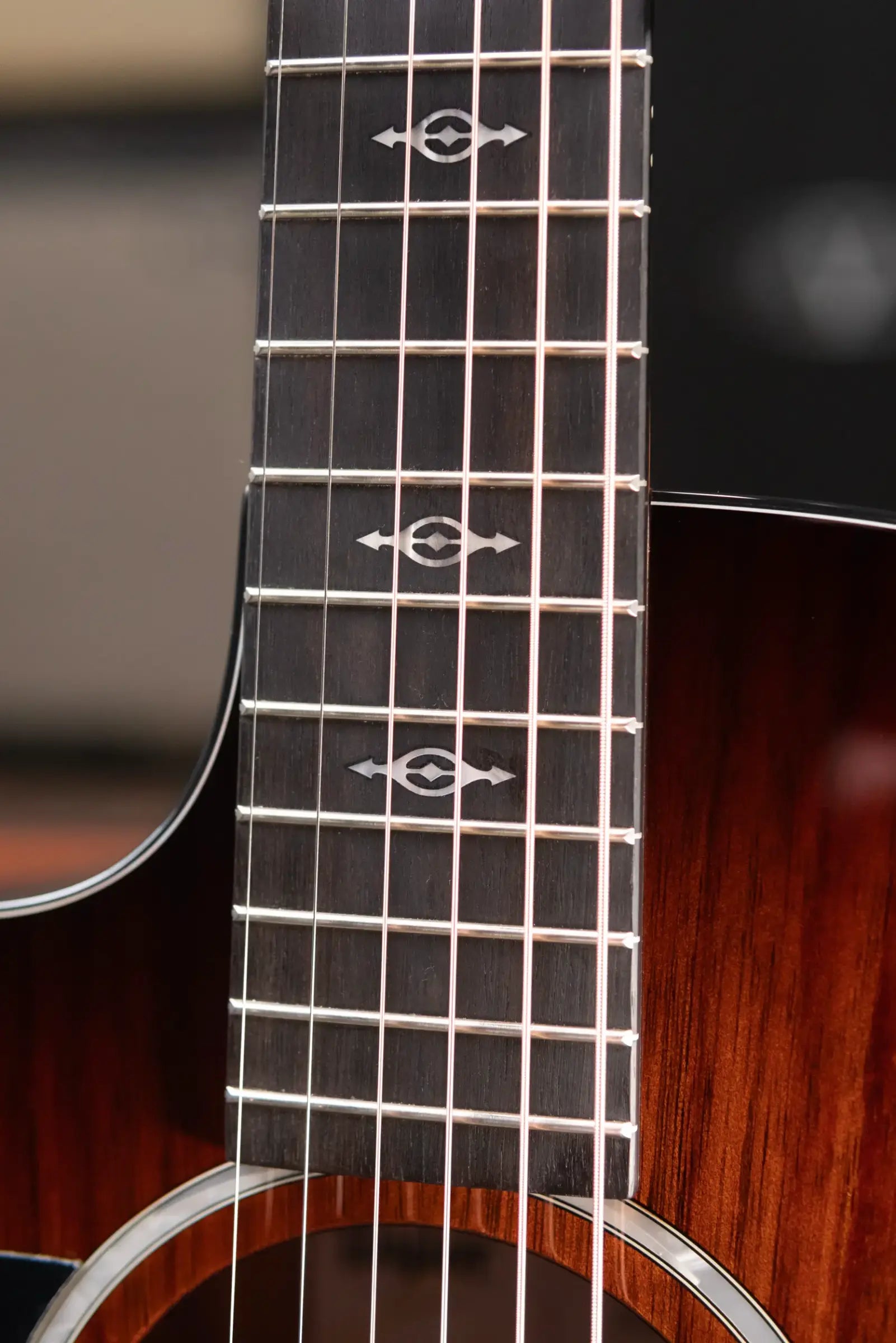 Taylor 224ce-K DLX Left-Handed Grand Auditorium Acoustic/Electric Guitar - Shaded Edge Burst with Hardshell Case