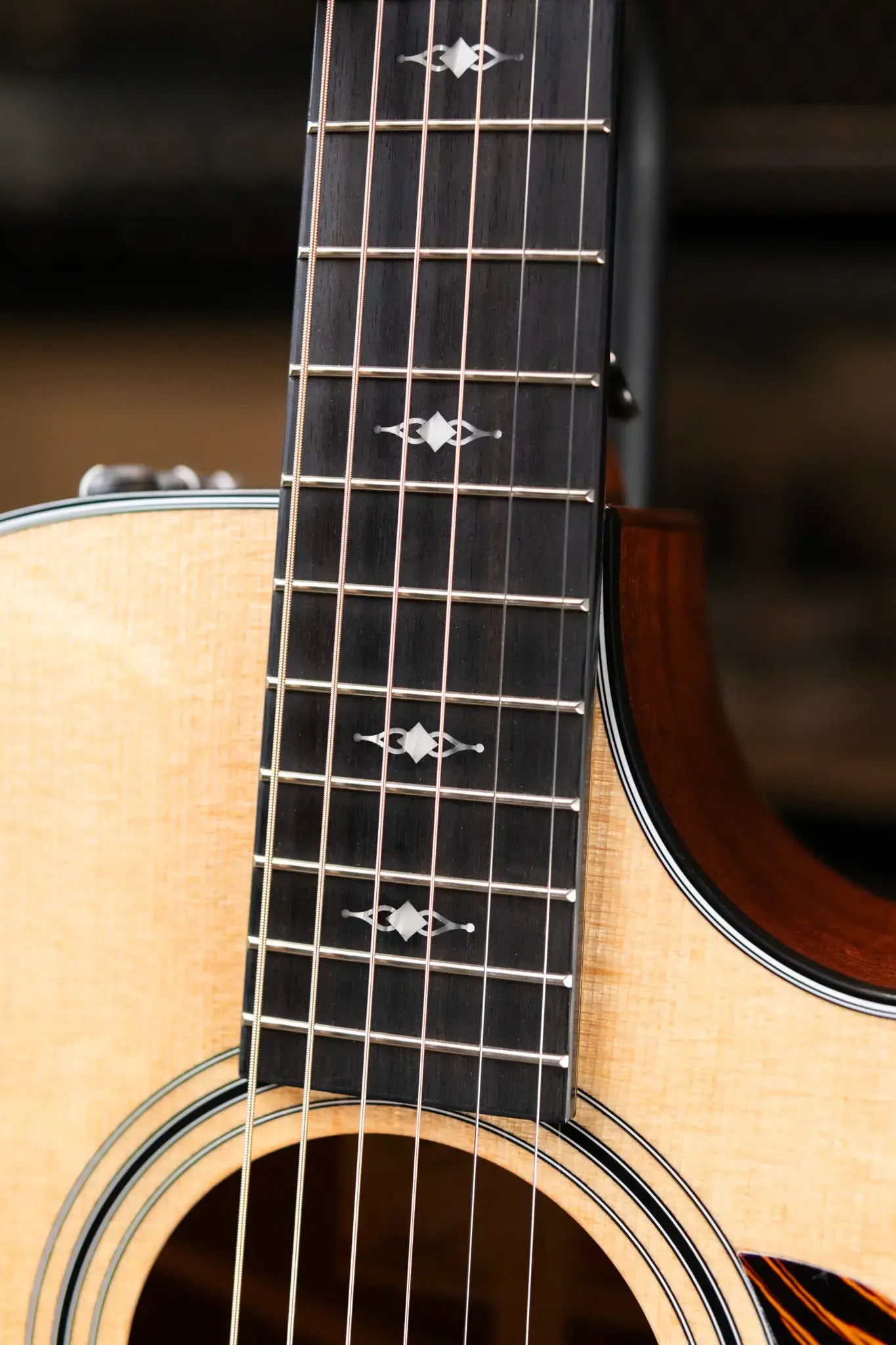 Taylor 312ce 12-Fret Grand Concert Acoustic/Electric Guitar with Hardshell Case