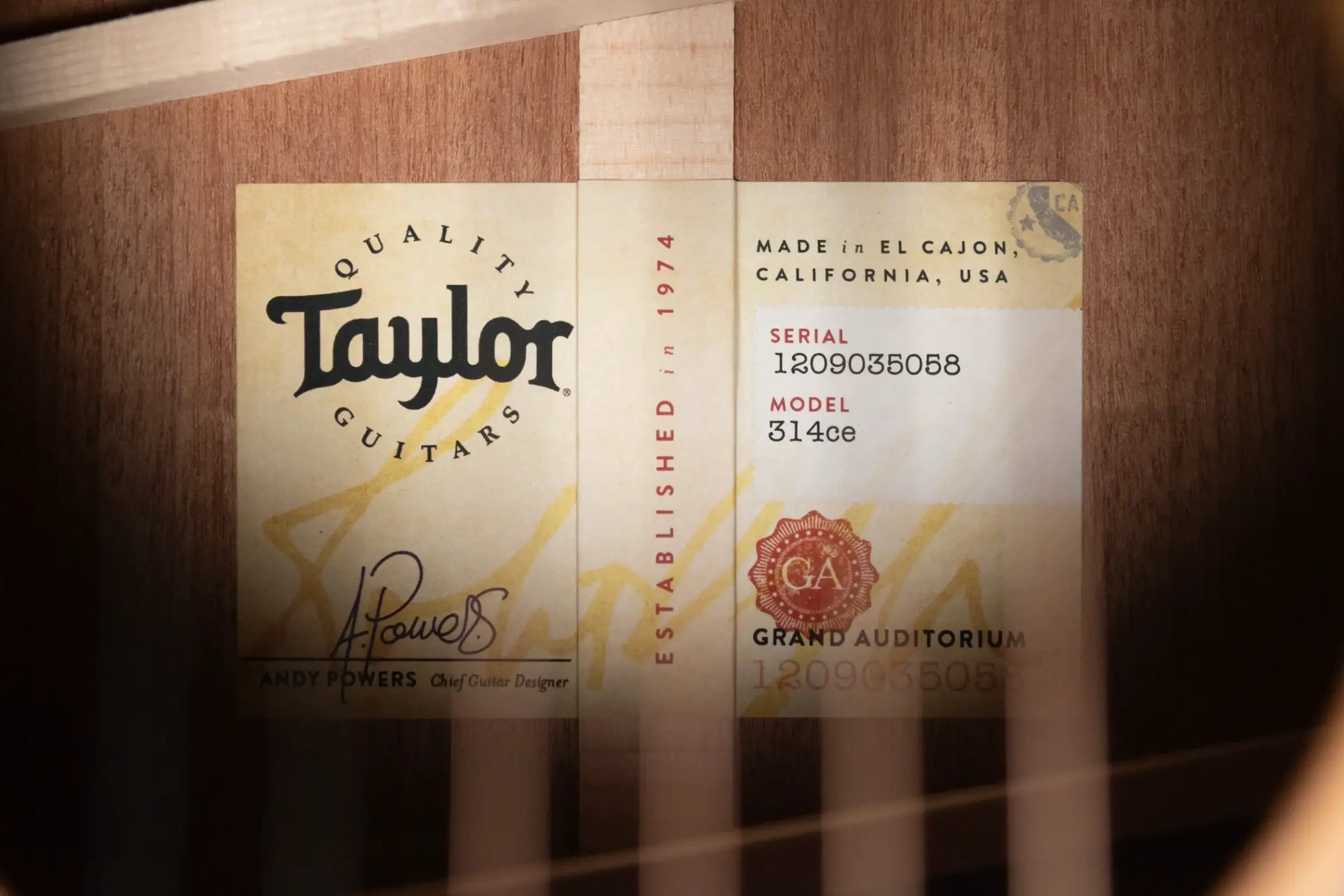 Taylor 314ce Left-Handed Grand Auditorium Acoustic/Electric Guitar with Hardshell Case