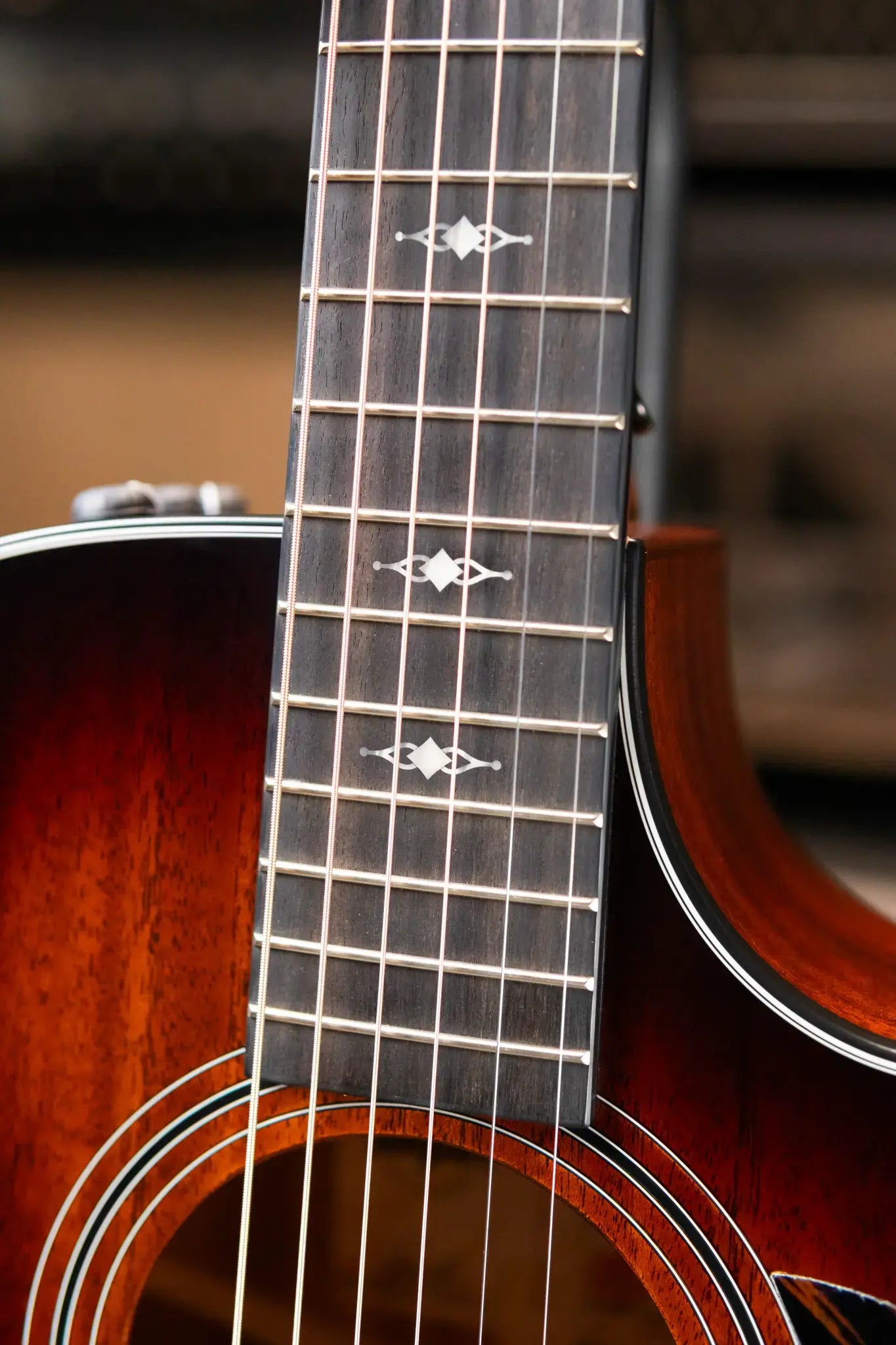 Taylor 322ce Grand Concert Acoustic/Electric Guitar - Shaded Edge Burst with Hardshell Case