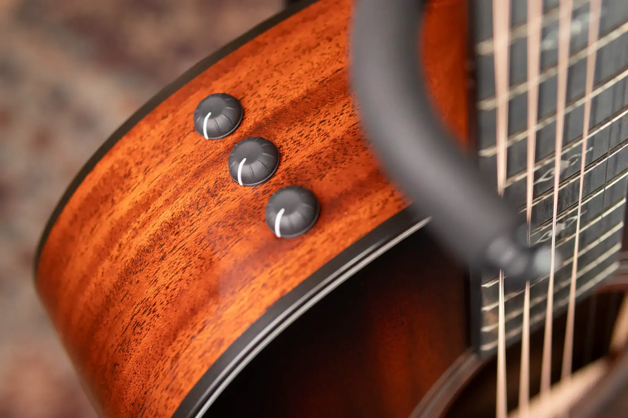 Taylor 324ce Grand Auditorium Acoustic/Electric Guitar - Shaded Edge Burst Top with Hardshell Case