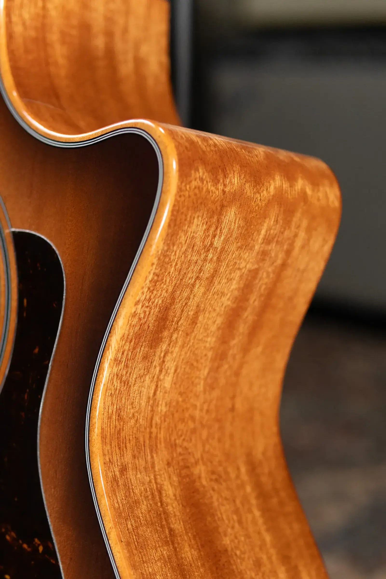 Taylor 324ce Studio Special Edition Grand Auditorium Acoustic/Electric Guitar - Shaded Edge Burst with Gig Bag