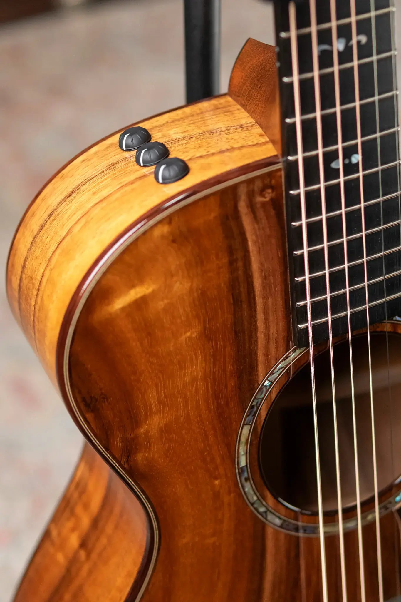 Taylor 722ce Grand Concert Acoustic/Electric with Hardshell Case