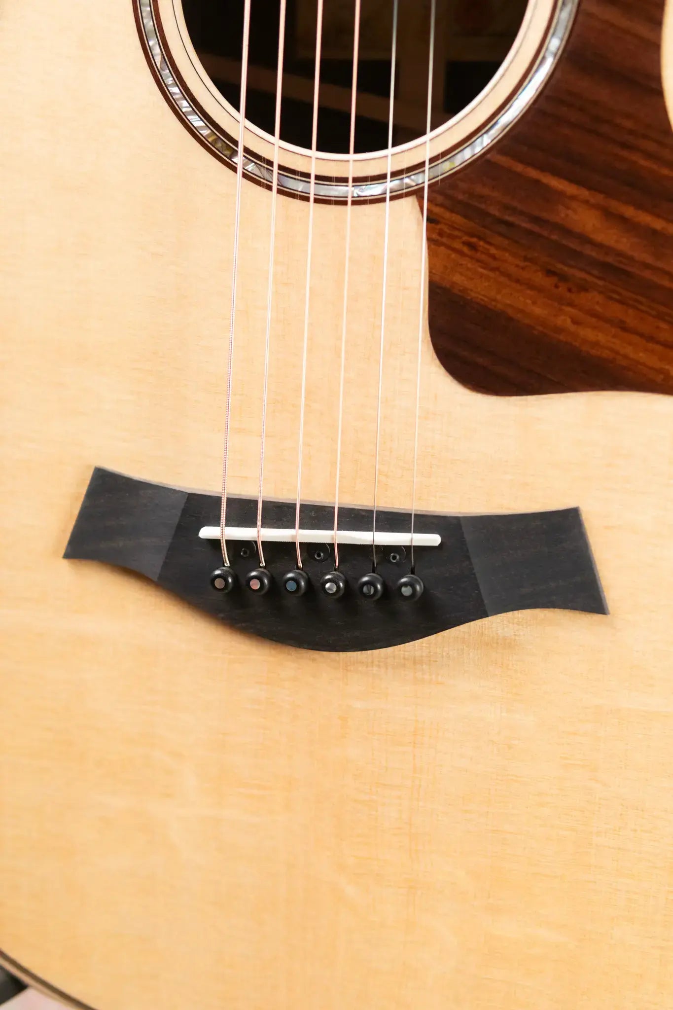 Taylor 812ce 12-Fret Grand Concert Acoustic/Electric Guitar with Hardshell Case