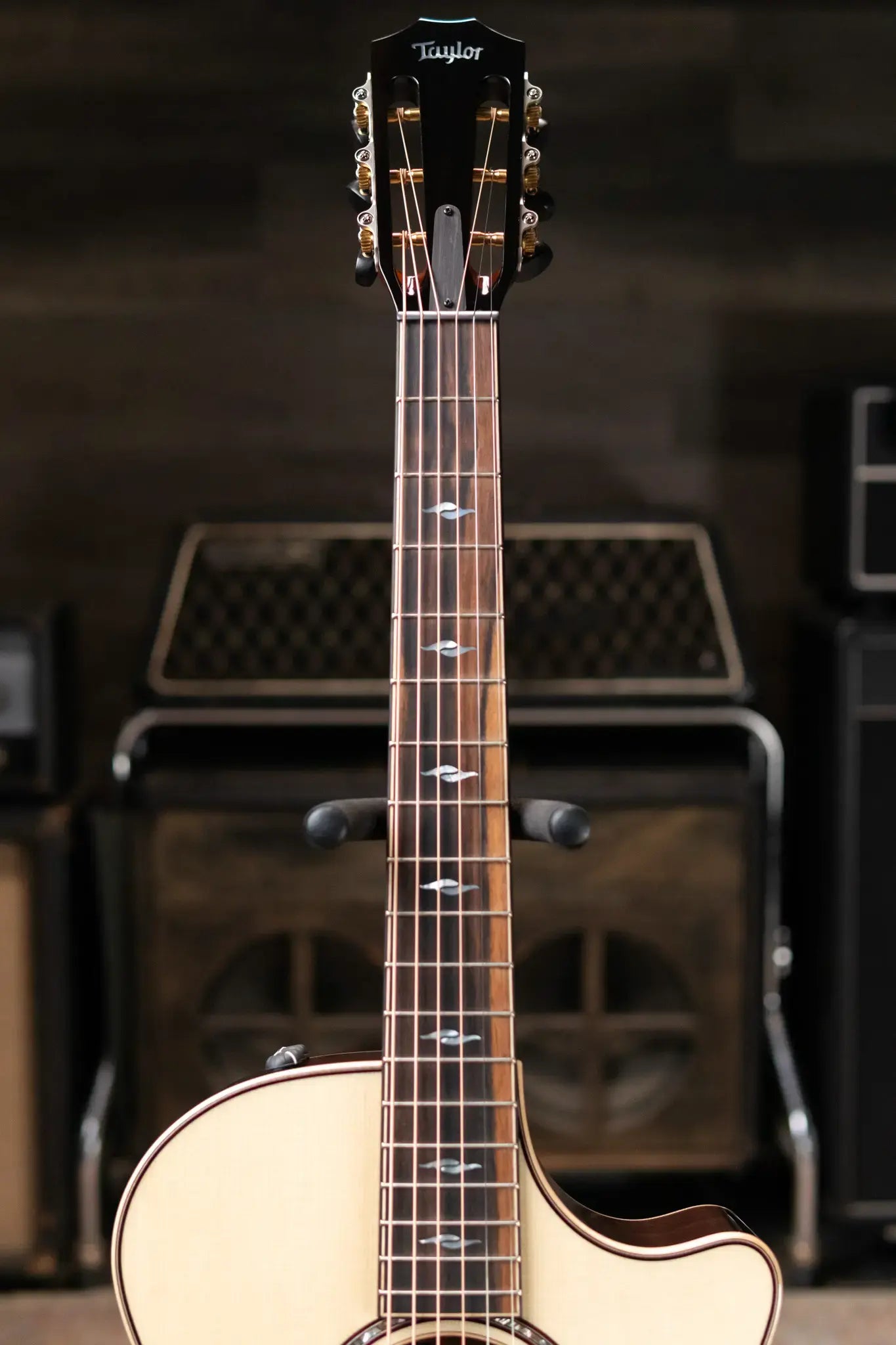 Taylor 812ce 12-Fret Grand Concert Acoustic/Electric with Hardshell Case