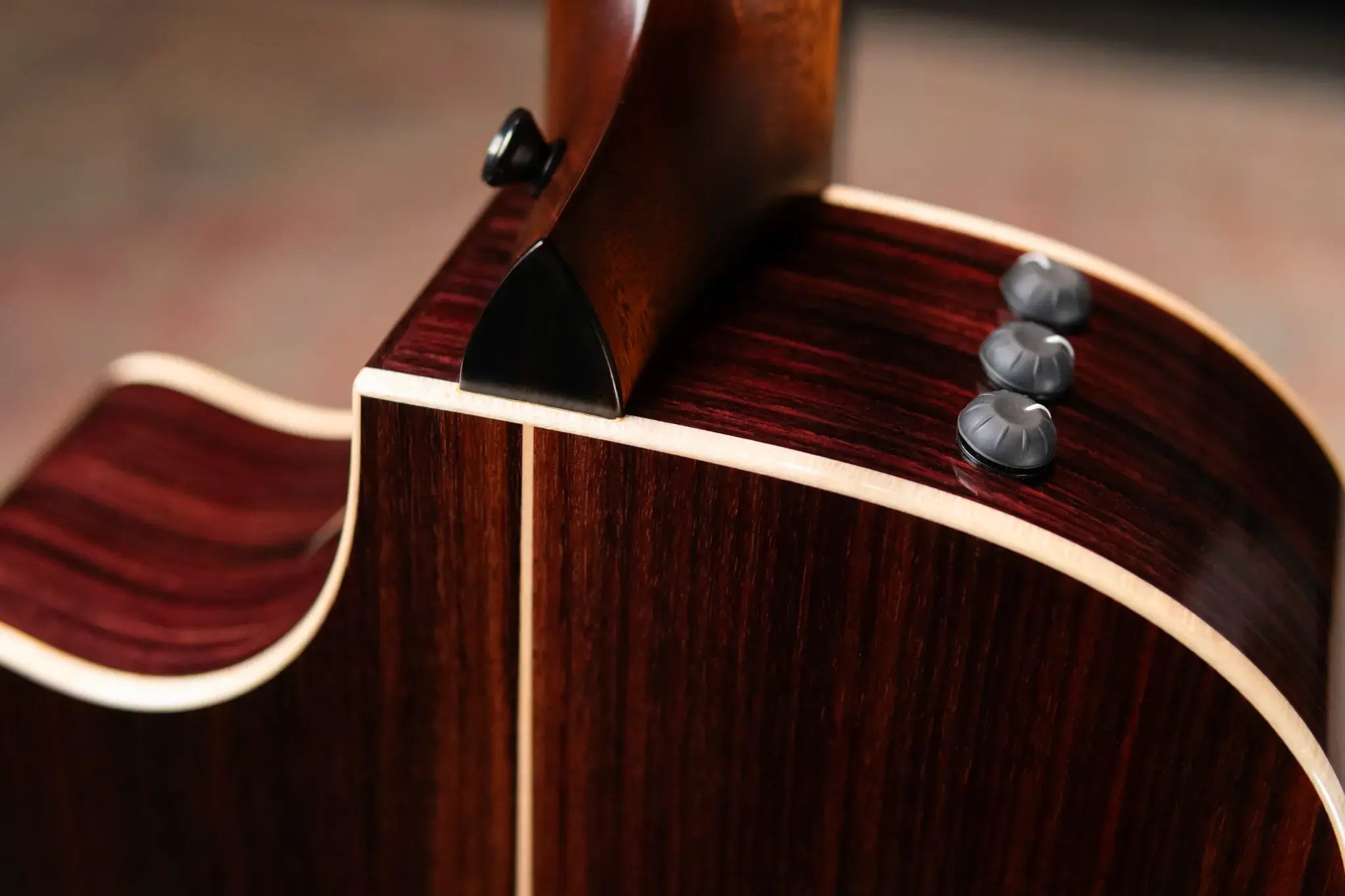 Taylor 812ce 12-Fret Grand Concert Acoustic/Electric with Hardshell Case