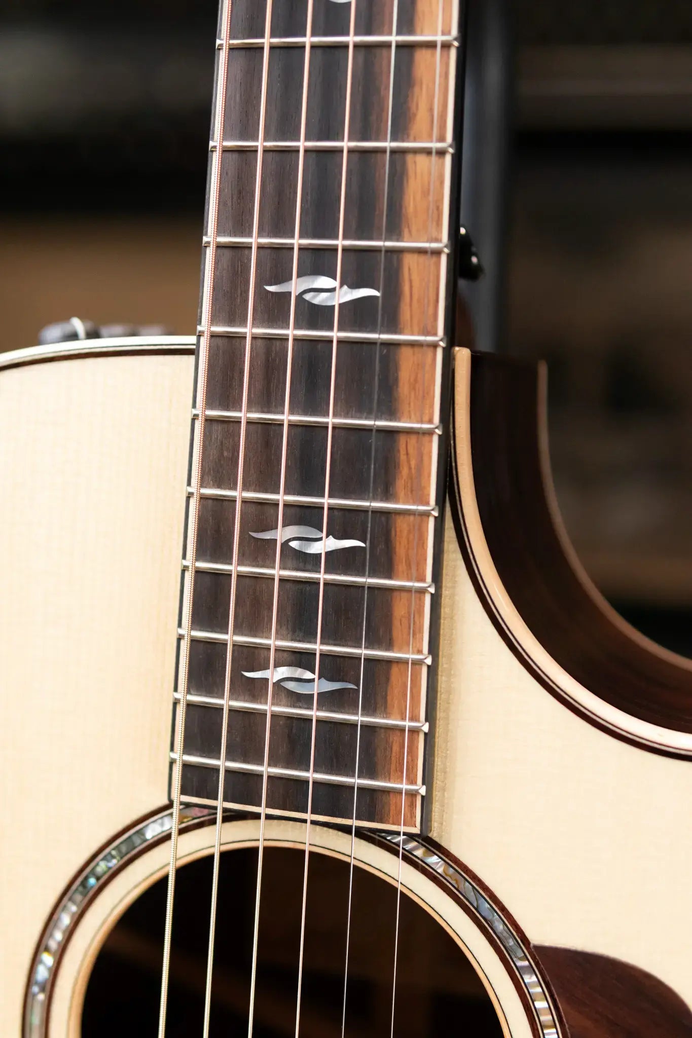 Taylor 812ce 12-Fret Grand Concert Acoustic/Electric with Hardshell Case