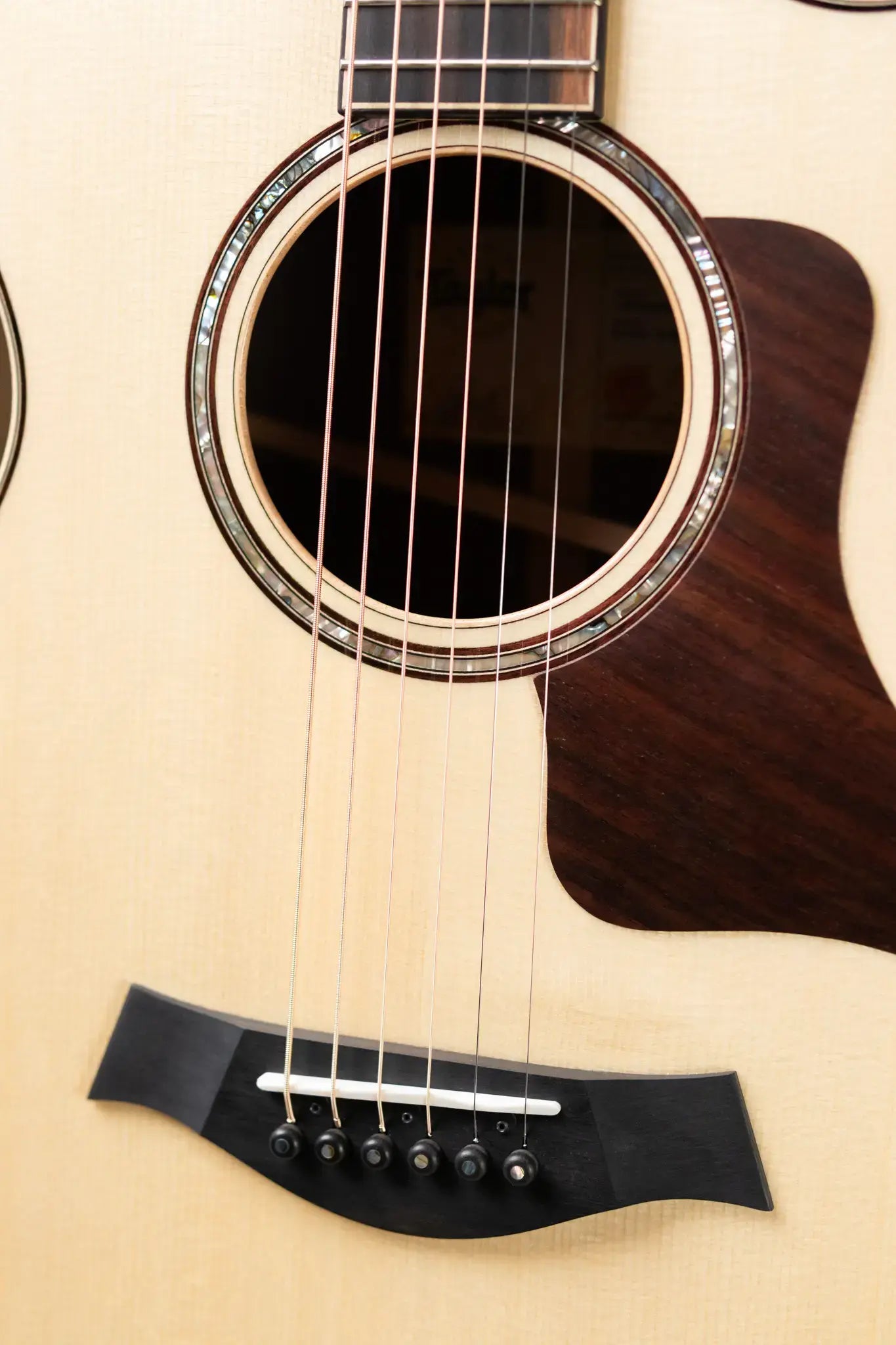 Taylor 812ce 12-Fret Grand Concert Acoustic/Electric with Hardshell Case