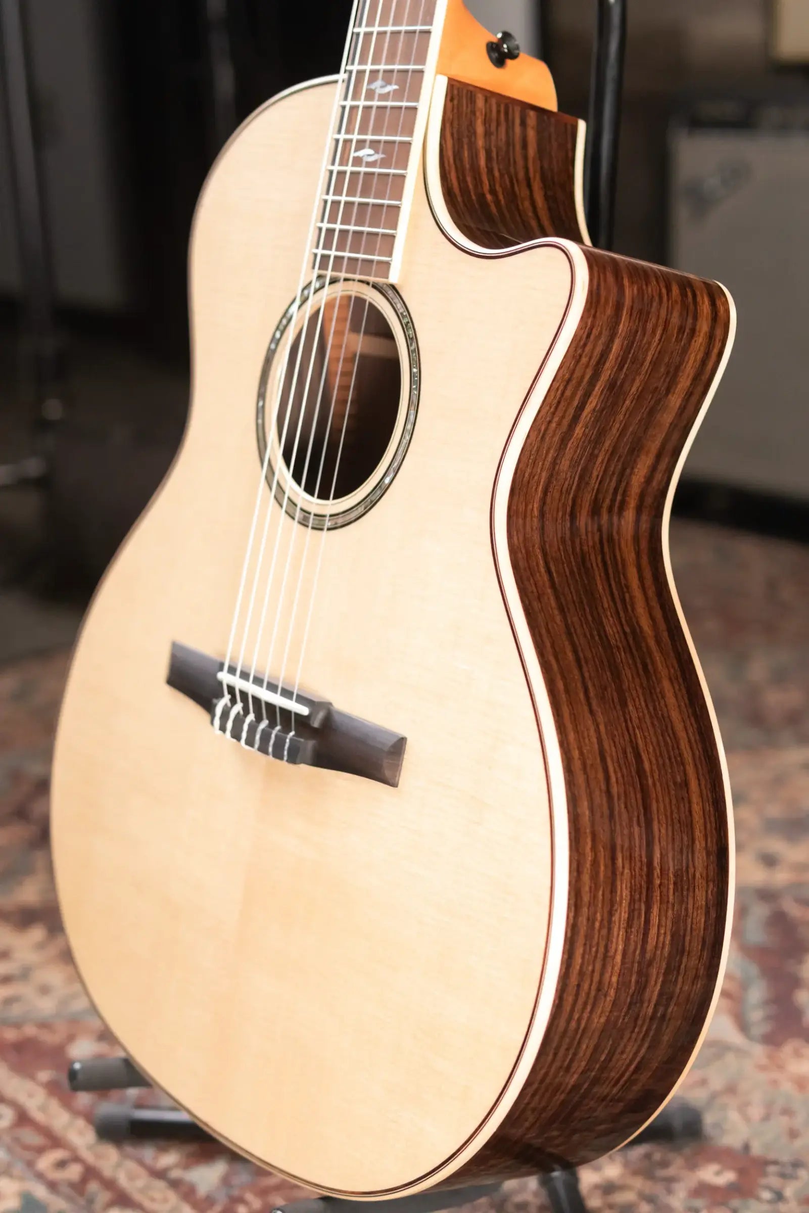 Taylor 814ce-N Nylon Grand Auditorium Acoustic/Electric Guitar with Hardshell Case