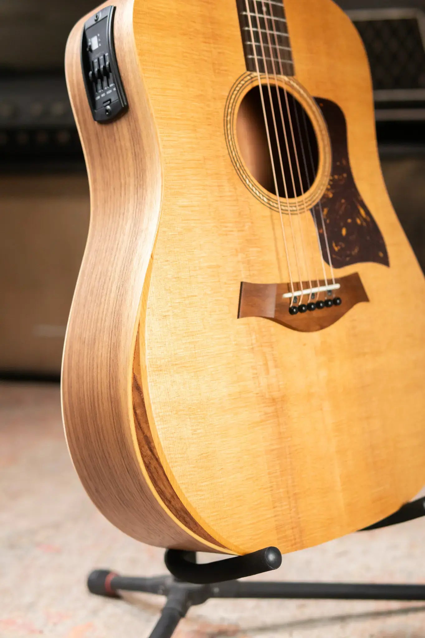 Taylor Academy 10e Dreadnought Acoustic/Electric Guitar with Gig Bag