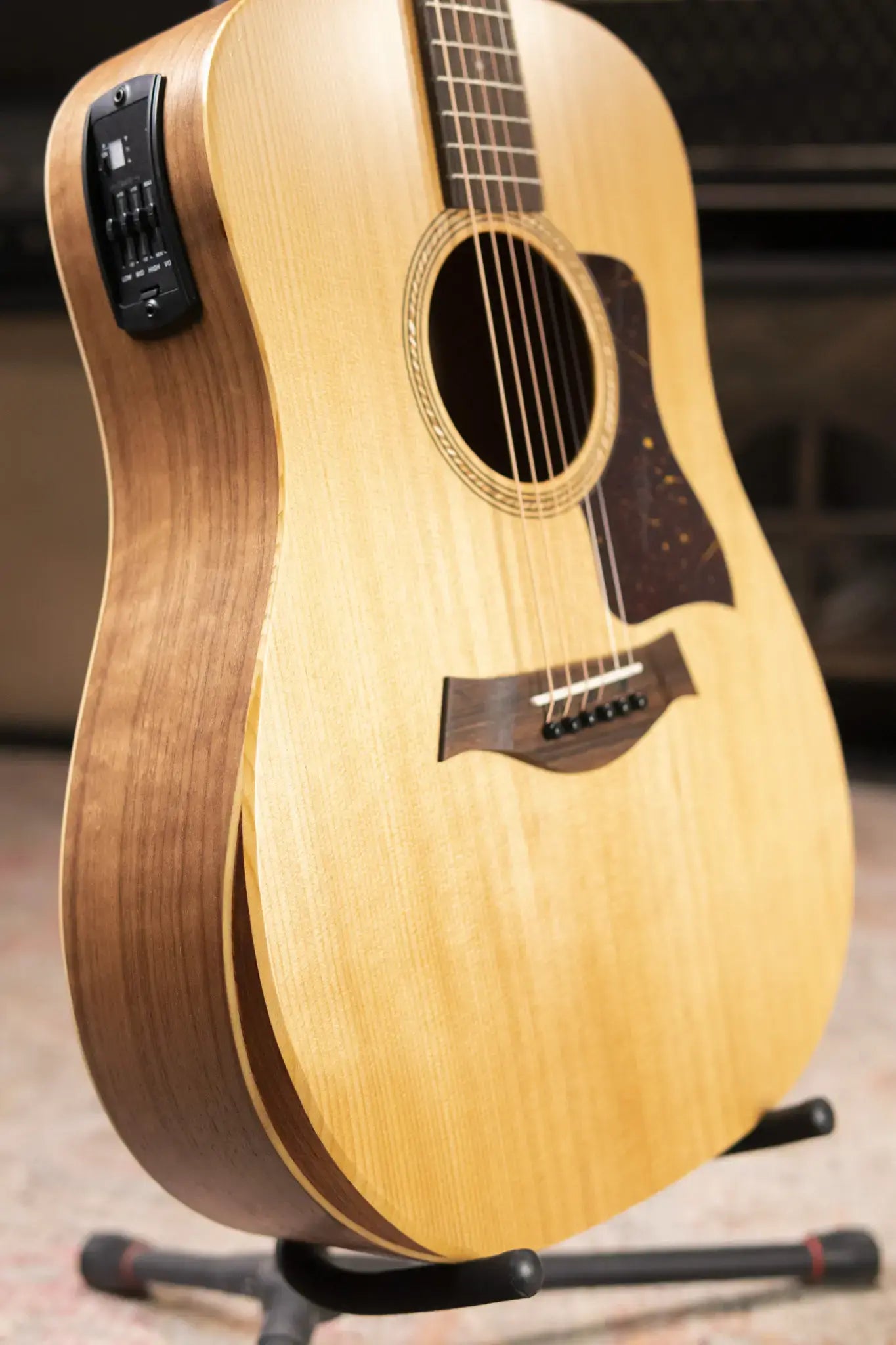 Taylor Academy 10e Dreadnought Acoustic/Electric Guitar with Gig Bag