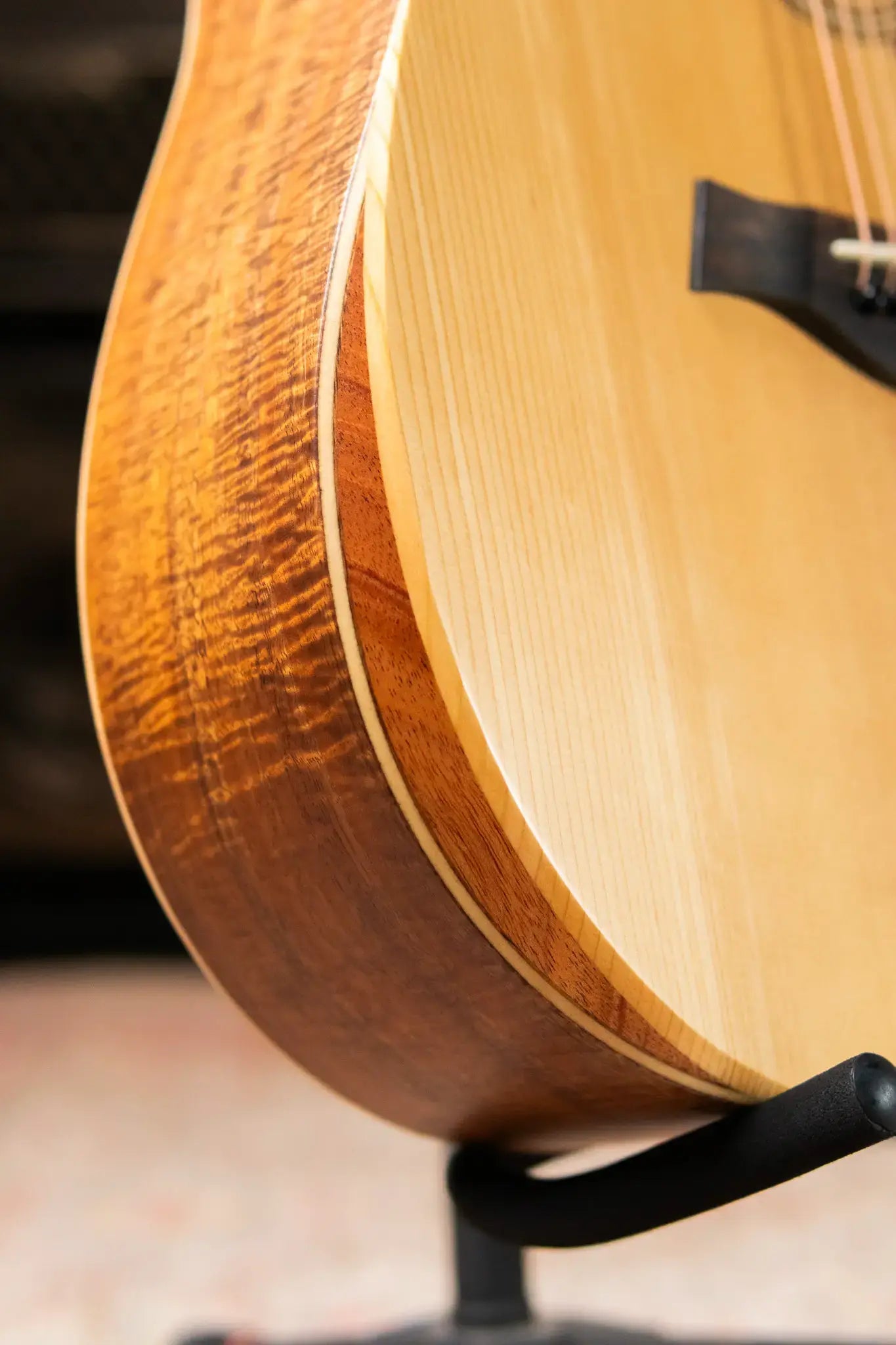 Taylor Academy 10e LTD Dreadnought Acoustic/Electric Guitar - Spruce/Figured Koa with Gig Bag