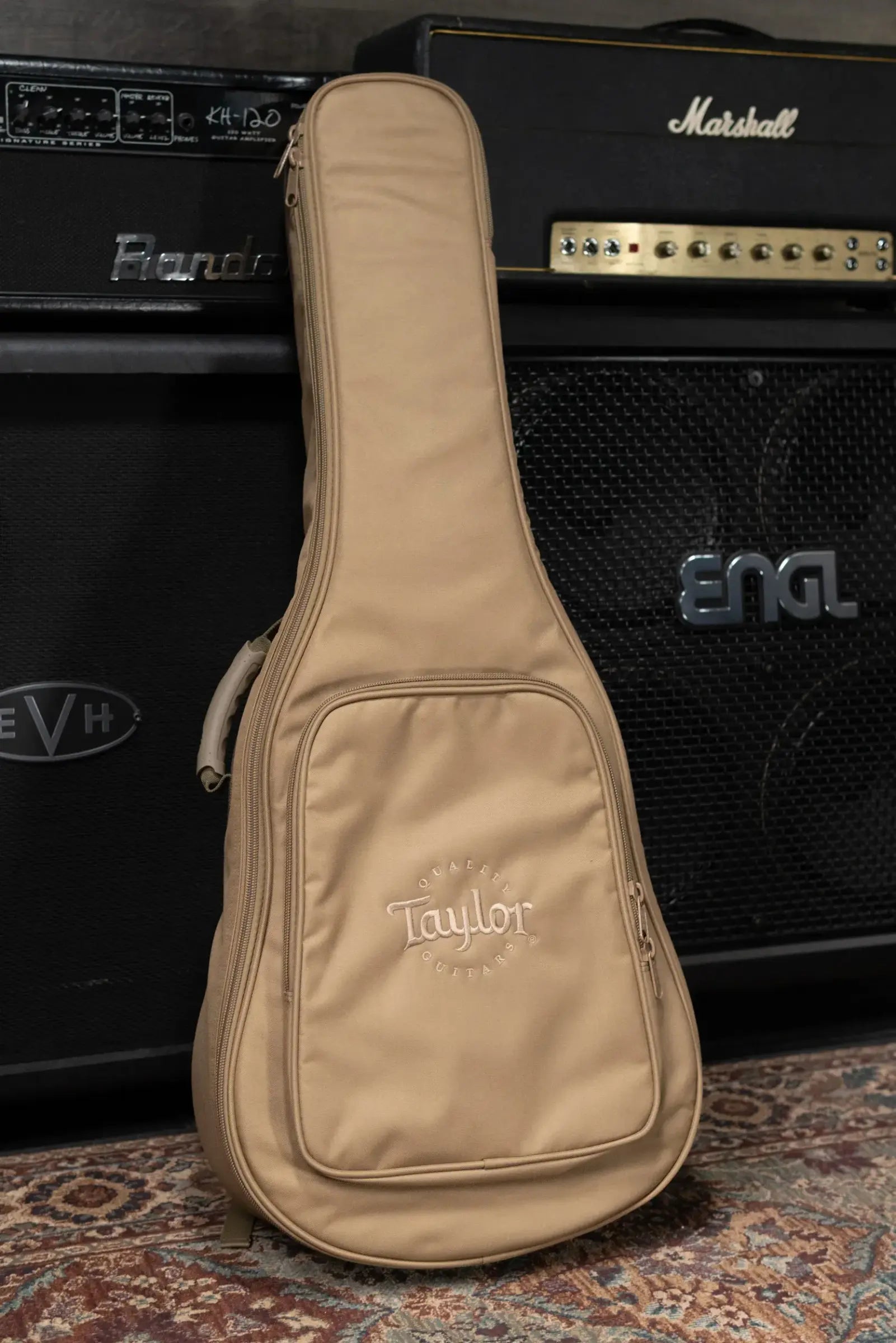 Taylor BBT Big Baby Dreadnought Acoustic Guitar - Floor Model Demo