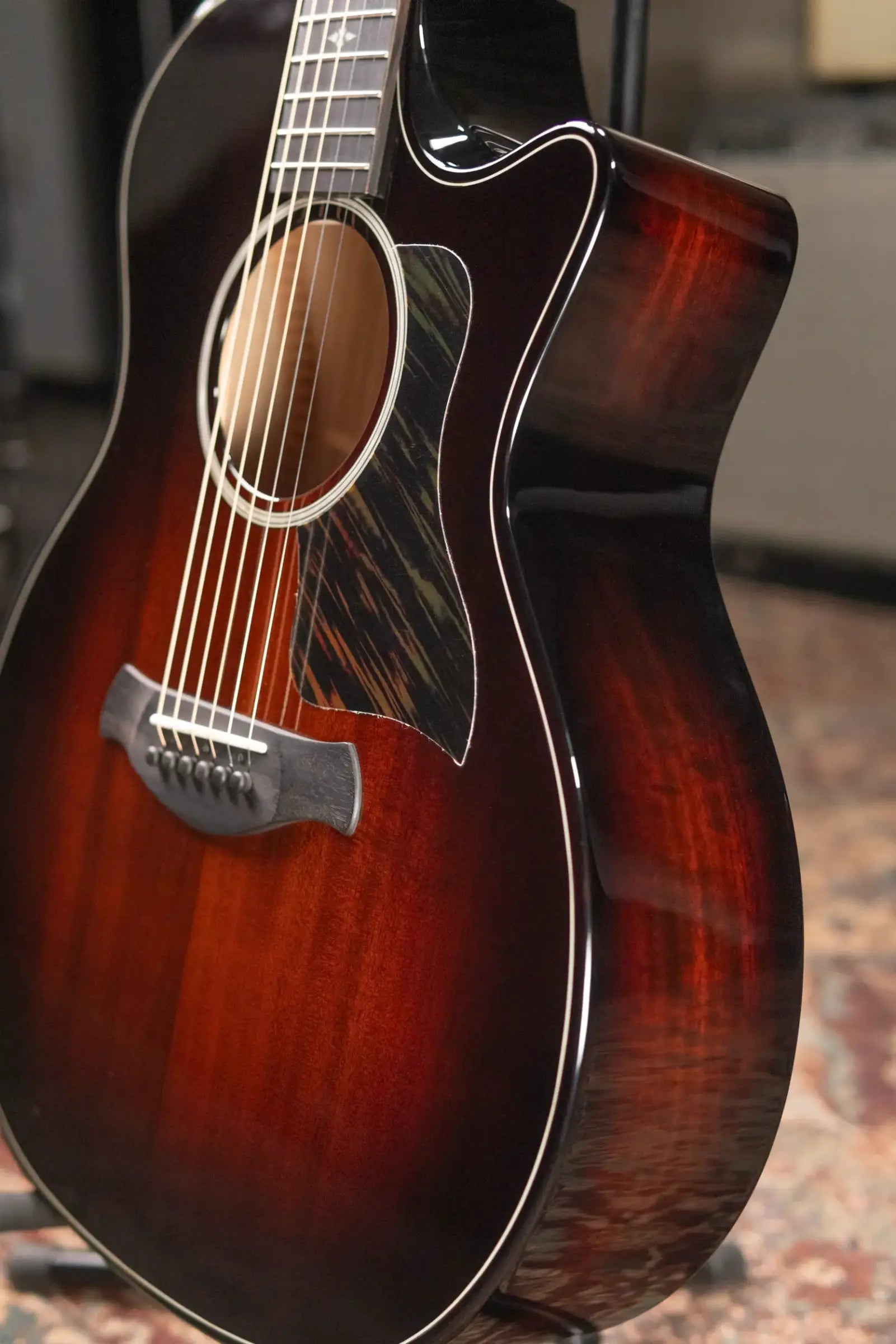 Taylor Builder's Edition 524ce Grand Auditorium Acoustic/Electric Guitar with Hardshell Case