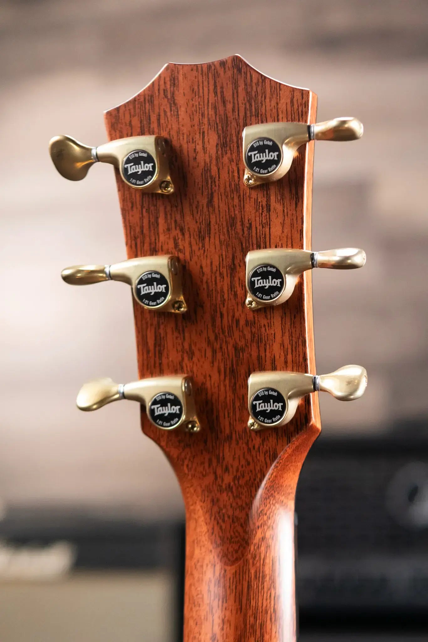 Taylor Builder's Edition 814ce Blacktop Grand Auditorium Acoustic/Electric Guitar with Hardshell Case