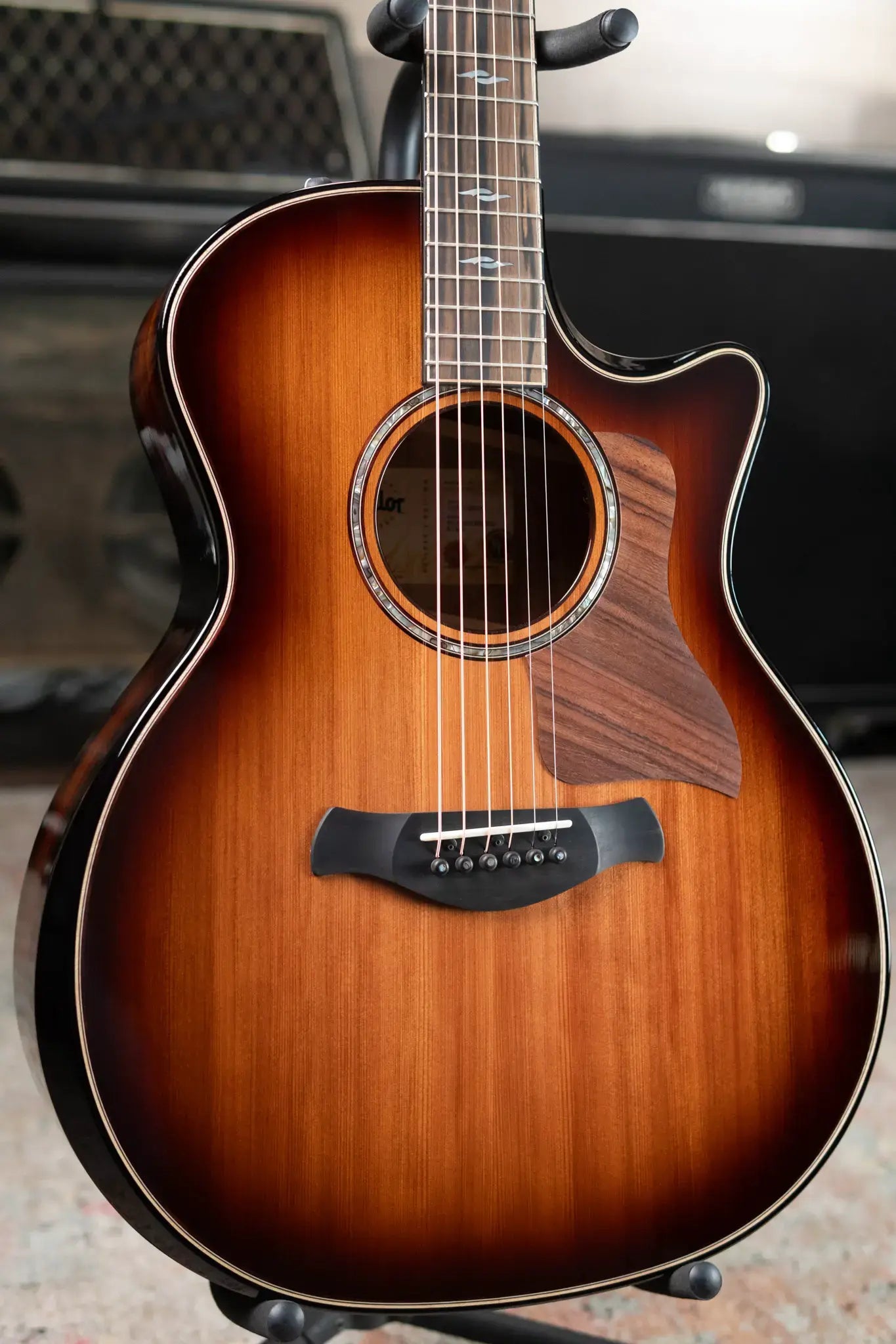 Taylor Builder's Edition 814ce Honduran Rosewood/Sinker Redwood Acoustic/Electric Guitar with Hardshell Case