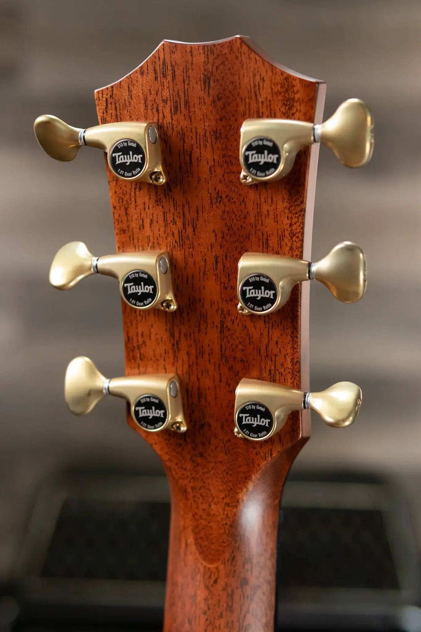 Taylor Builder's Edition 814ce Honduran Rosewood/Sinker Redwood Acoustic/Electric Guitar with Hardshell Case