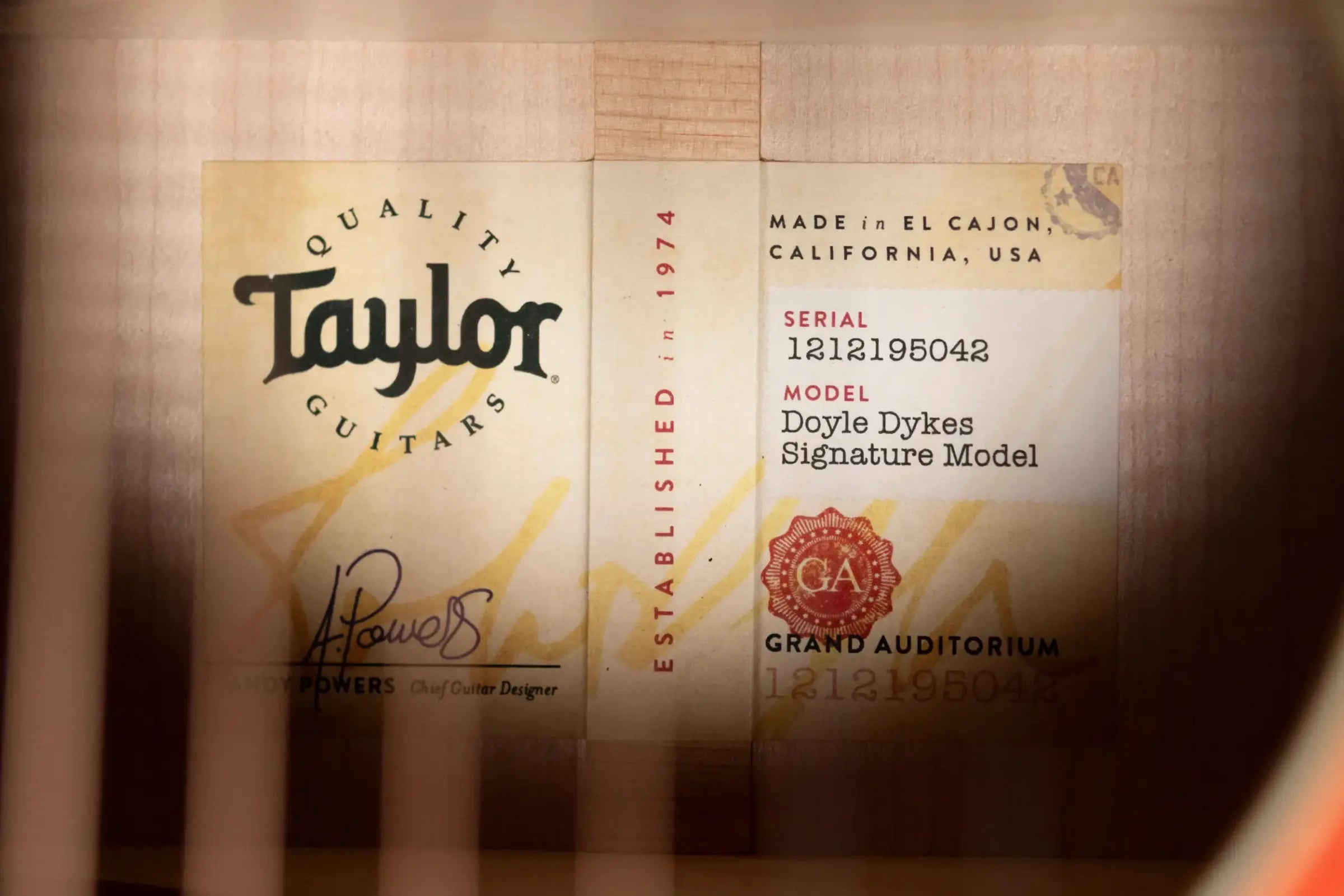 Taylor Doyle Dykes Signature Model Thin Body Grand Auditorium Acoustic/Electric Guitar with Hardshell Case