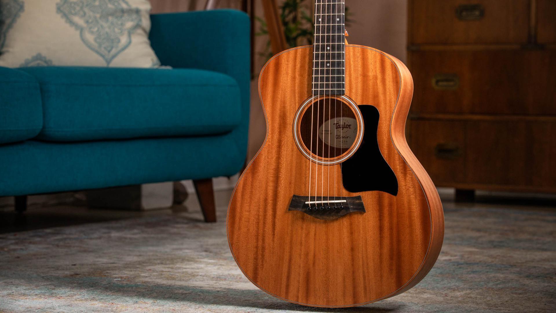 Taylor GS Mini-e Mahogany Acoustic-Electric Guitar with Structured Gig Bag