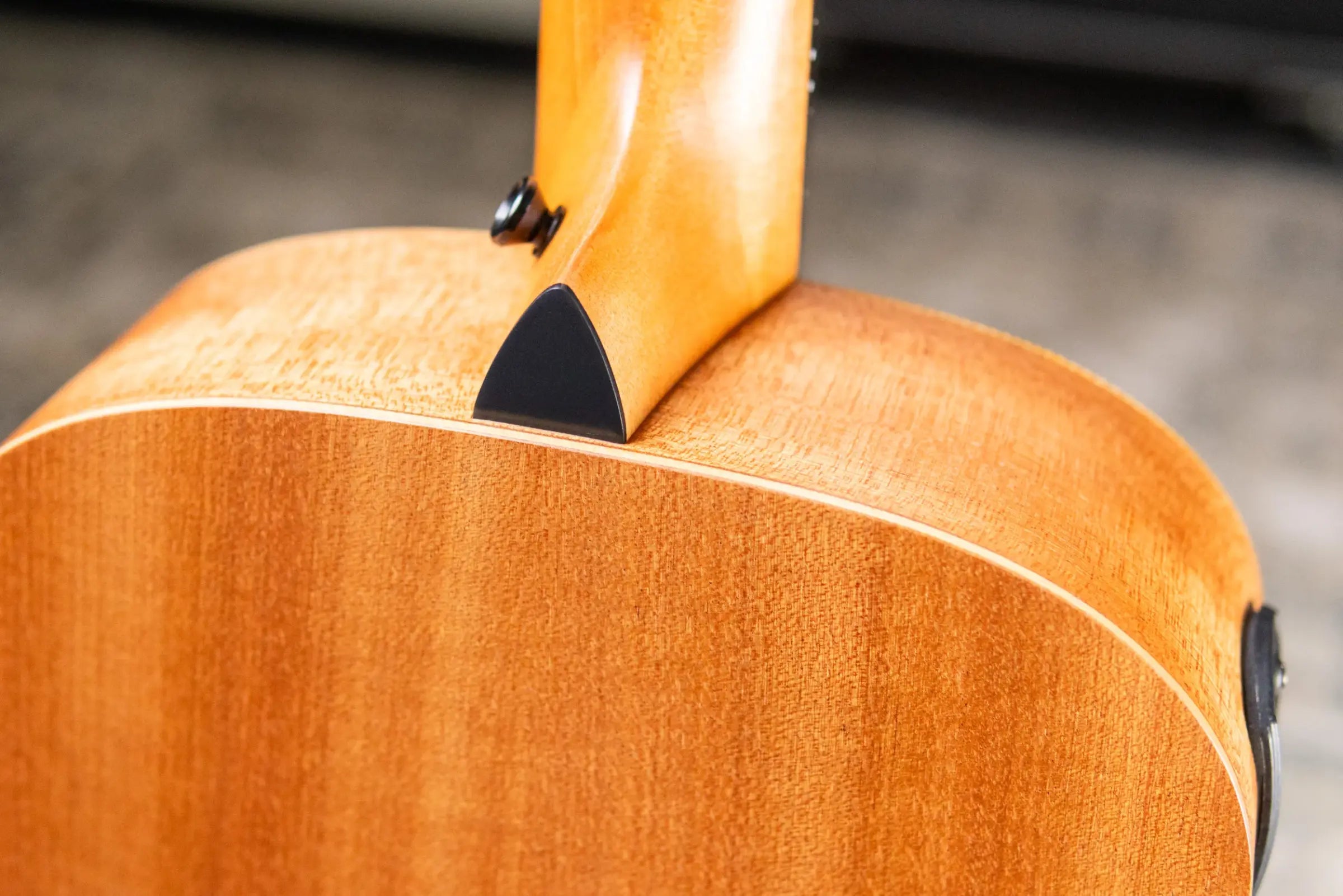 Taylor GS Mini-e Special Edition Acoustic/Electric Guitar - Honeyburst with GS Mini Bag