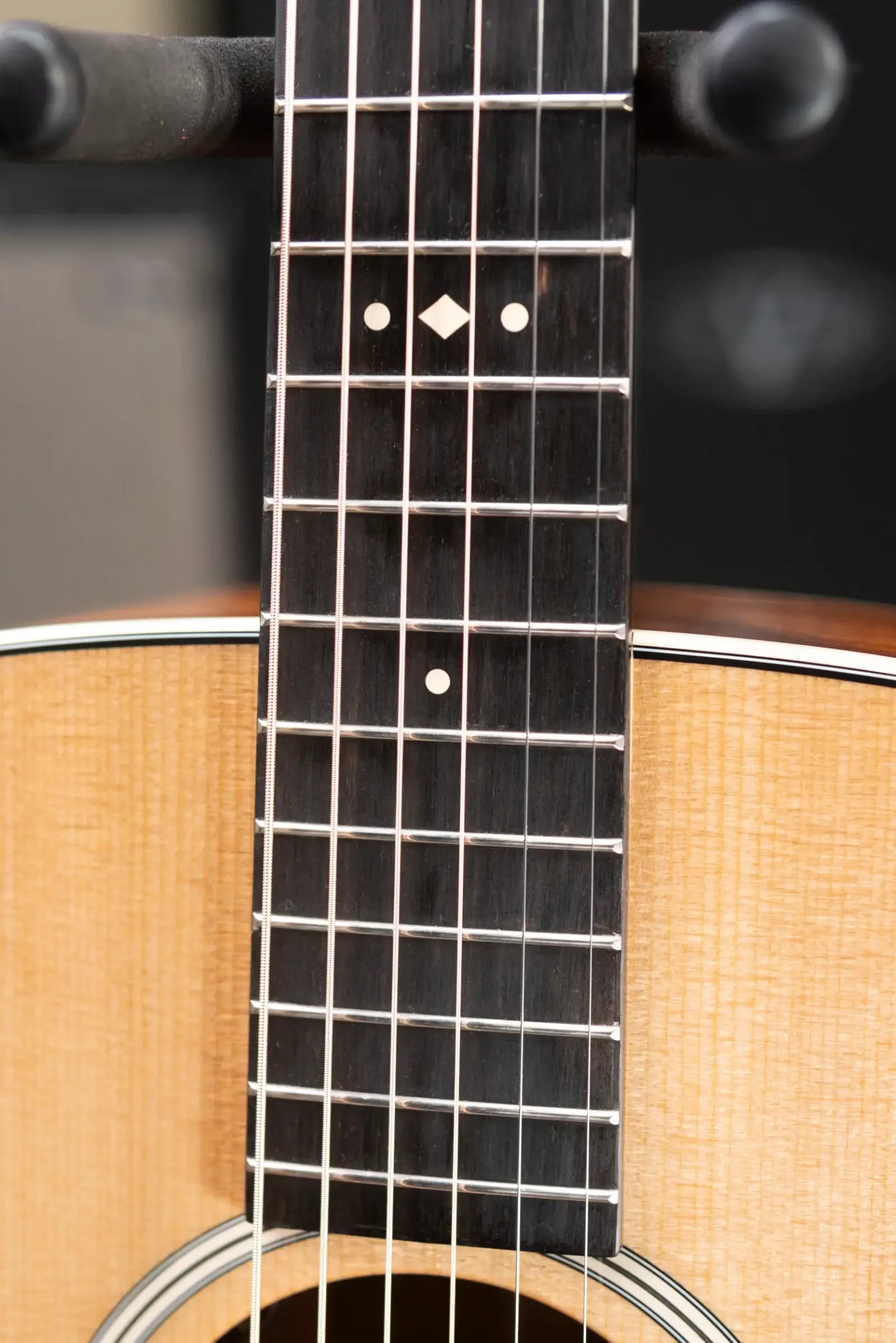 Taylor Gold Label 510e Dreadnought Acoustic/Electric Guitar with Hardshell Case