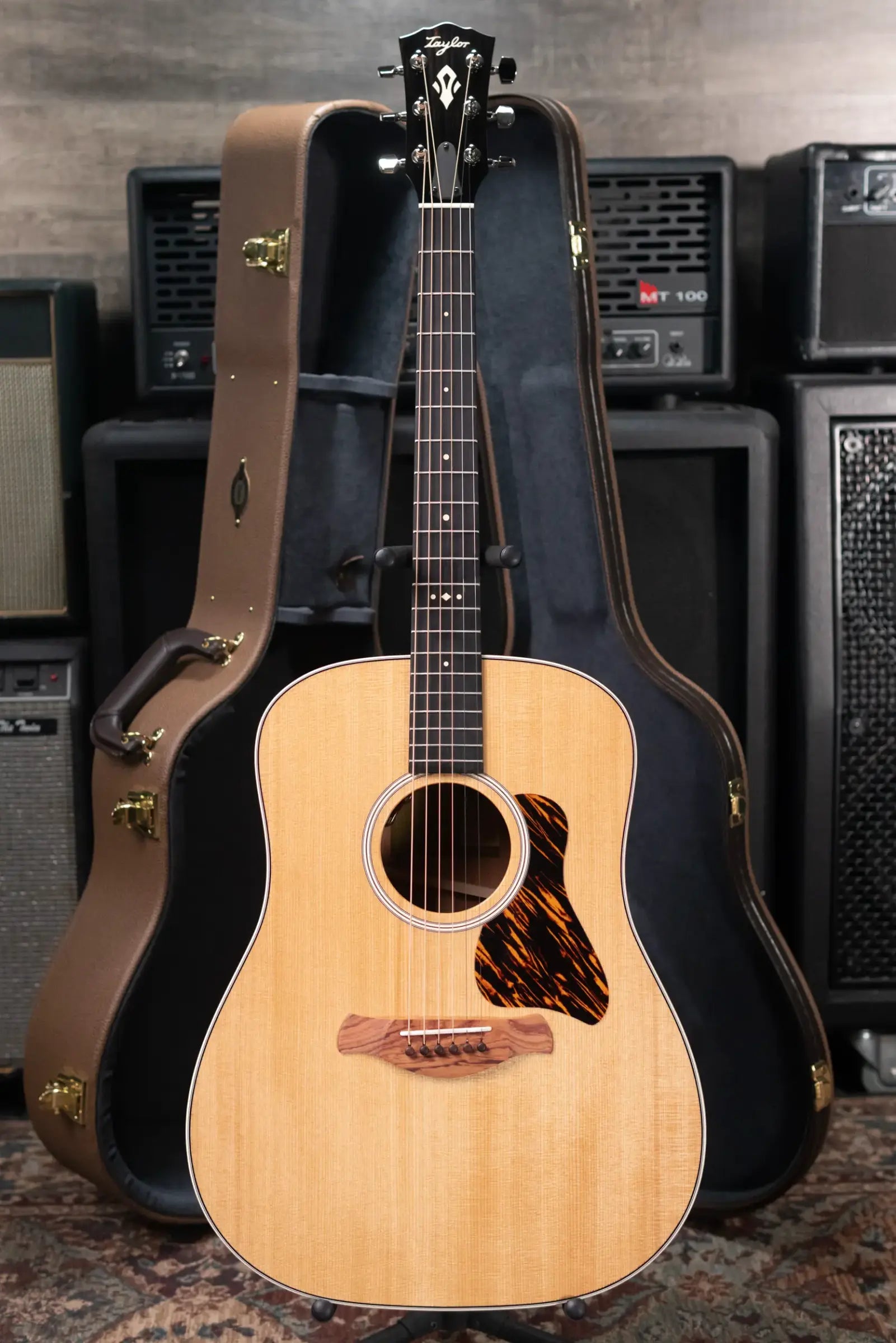 Taylor Gold Label 510e Dreadnought Acoustic/Electric Guitar with Hardshell Case