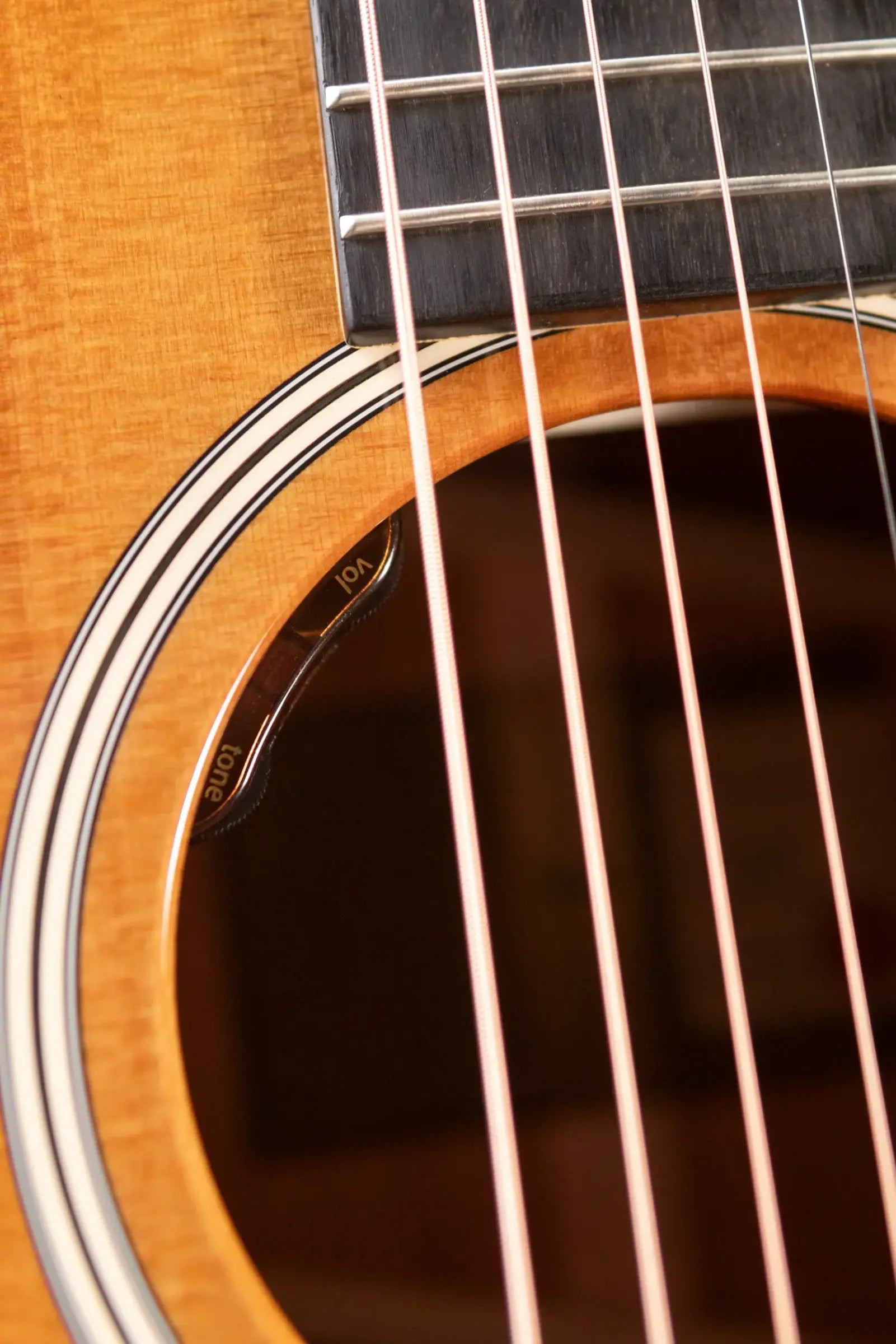 Taylor Gold Label 514e SB Super Auditorium Acoustic/Electric Guitar - Sunburst with Firestripe Pickguard and Hardshell Case