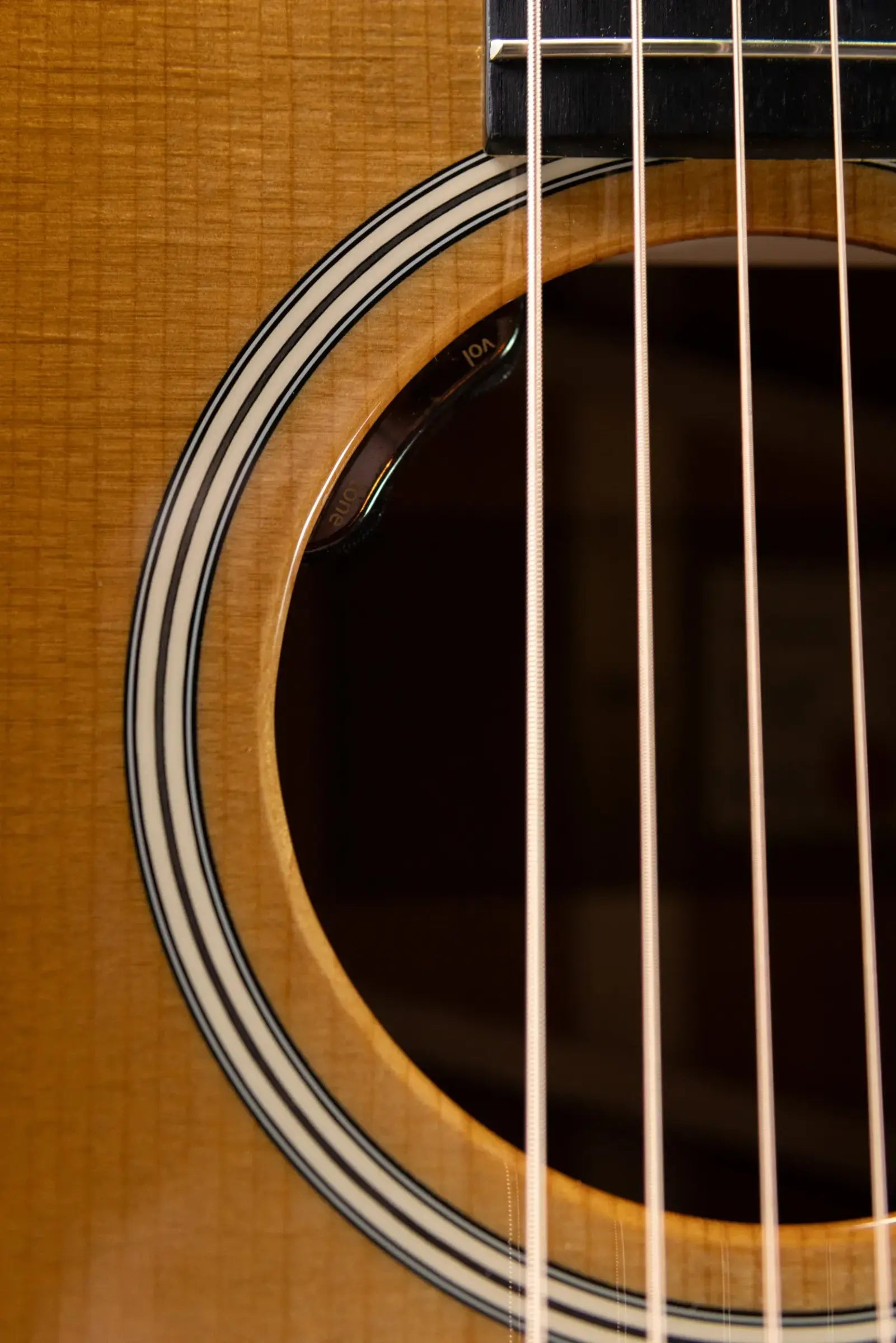 Taylor Gold Label 514e Super Auditorium Acoustic/Electric Guitar - Sunburst with Firestripe Pickguard and Hardshell Case