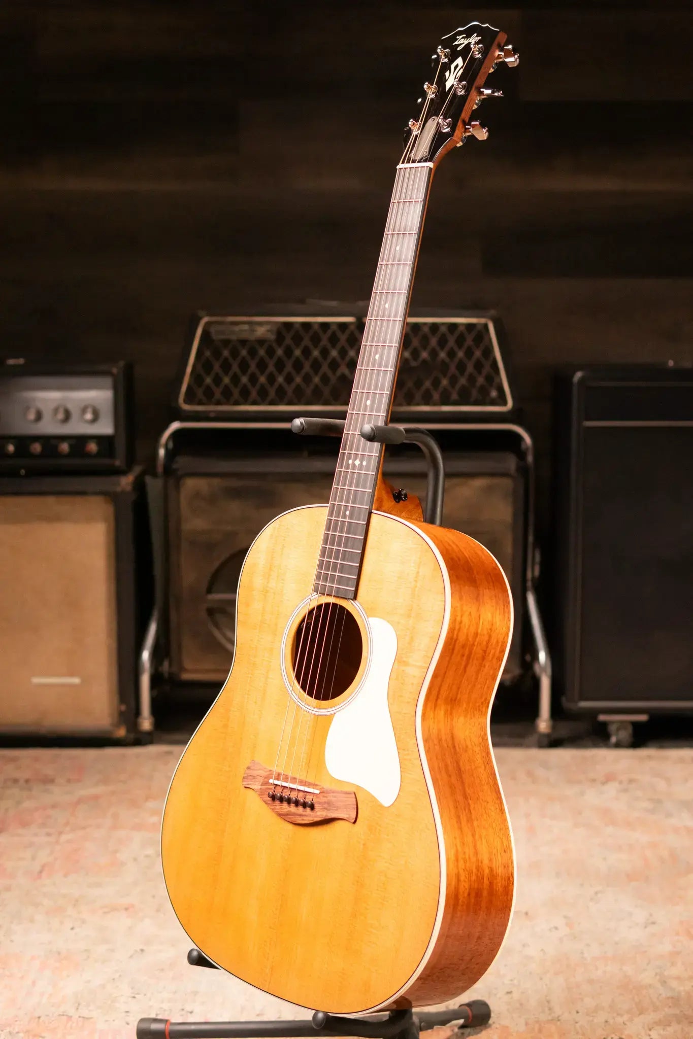Taylor Gold Label 517e Grand Pacific Acoustic/Electric Guitar - Natural Top with Cream Pickguard and Hardshell Case - Factory Demo