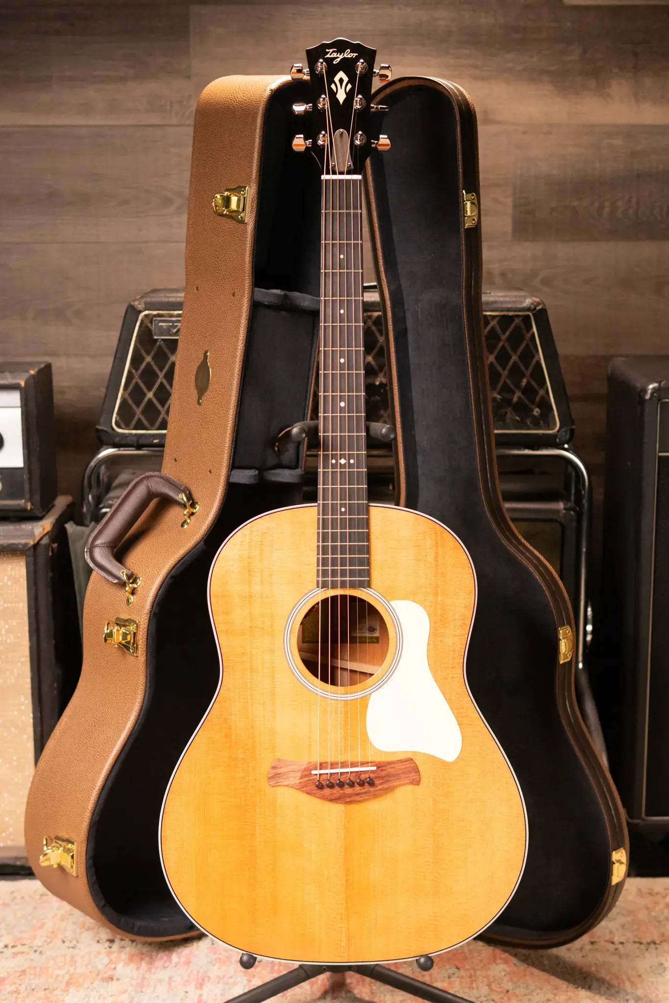 Taylor Gold Label 517e Grand Pacific Acoustic/Electric Guitar - Natural Top with Cream Pickguard and Hardshell Case - Factory Demo