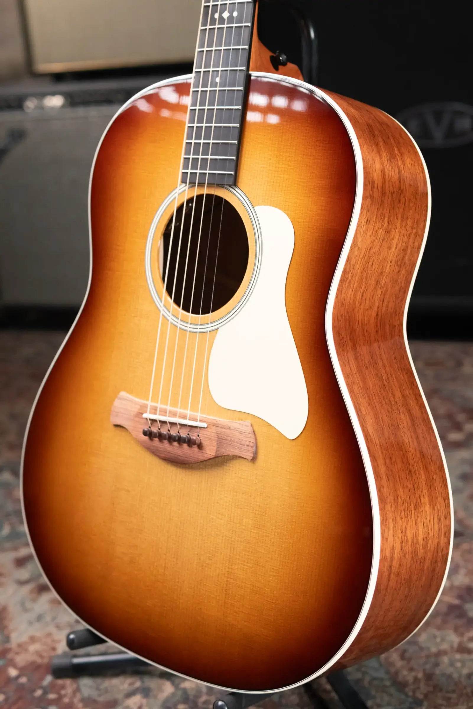 Taylor Gold Label 517e SB Grand Pacific Acoustic/Electric Guitar - Sunburst with Cream Pickguard and Hardshell Case